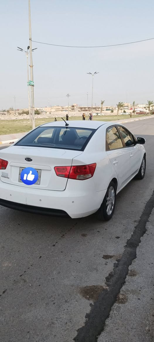 السلام عليكم للبيع كيا سيراتو 2011 خليجي 
محرك 1600 دوش ما مفتوح تبريد ثلج 
السعر 88 وبيها مجال الشراي يتصل 
السياره حلوه ونظيفه محرك وكير ما مفتوحات
مكفوله ما عدا قطعه تبديل جاملع امامي 
 رقم اربيل الماني تريد تحويل تريد وكاله 
***********
