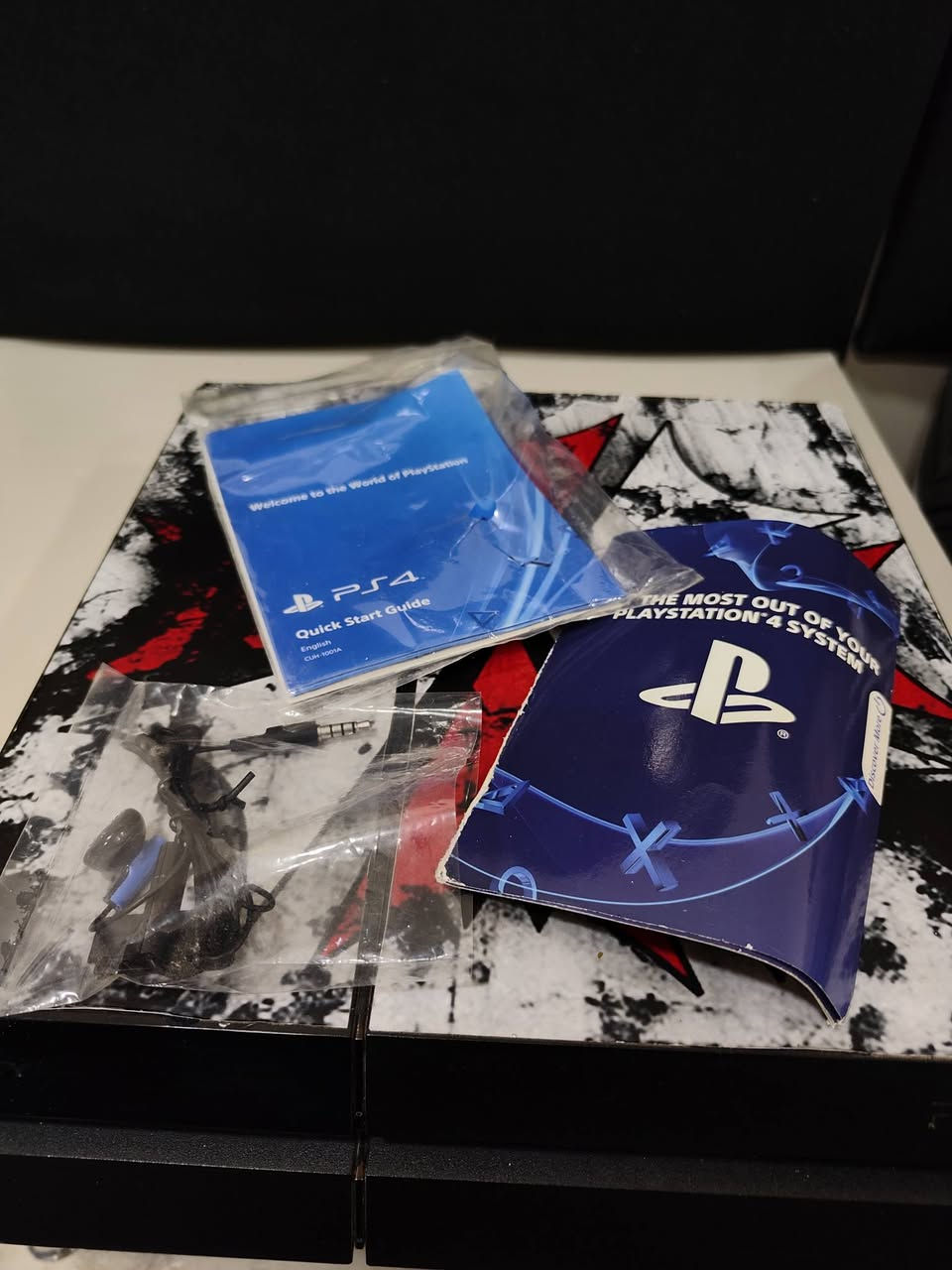 سلام عليكم 

Ps4 fat 500gb 

وياها حسابي الشخصي من 2014 عندي اشتريته وكارتونته وغراضه البلاديه كله باقي 
مفتوح فقط بيدي مبدل معجون حراري مابي صوت مراوح ولا شي استخدامه الكلي 4 سنوات فقط لان اشتريت حاسبه

الحساب بي فوك 150 لعبه 
الى 200 لعبه
وبي 8$ دولارات 
وياها اقراص اثنين هديه

السعر كلي 250 الف ويا الحساب وبي مجال

***********
