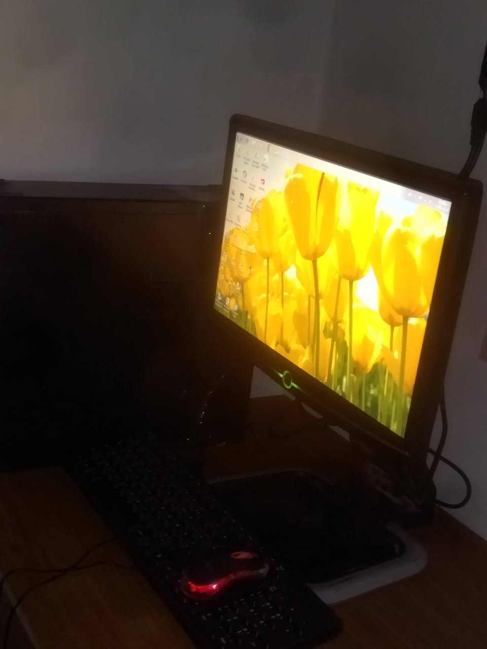بي سي (الحاسبة )

✨المواصفات:
✅الجيل الثانيIntel core i3
✅كRAM 4GB
✅ك HDD 500GB
 ✅الشاشة 19 بوصة 
✅وWi_Fi
مع جميع الكابلات الأصلية 
--------------------------------------------
ويجي وياها  ماوس +كيبور

ويشغل الالعاب مثل:
✅ دلايفر + بيس 2013 +GTA /وغيرها من الألعاب 
--------------------------------------------
 جيد في الاستخدام اليومي :
1- في العمل المكتبي
2- في التصميم 
3- في الالعاب 
4- في الدراسة 
5- في مشاهدة الأفلام والمسلسلات 
-------------------------------------------
سعرة = 350وبيه مجال
للاستفسار اتصل على ***********
متواجد على الصفحة وعلى الرقم ✔️
