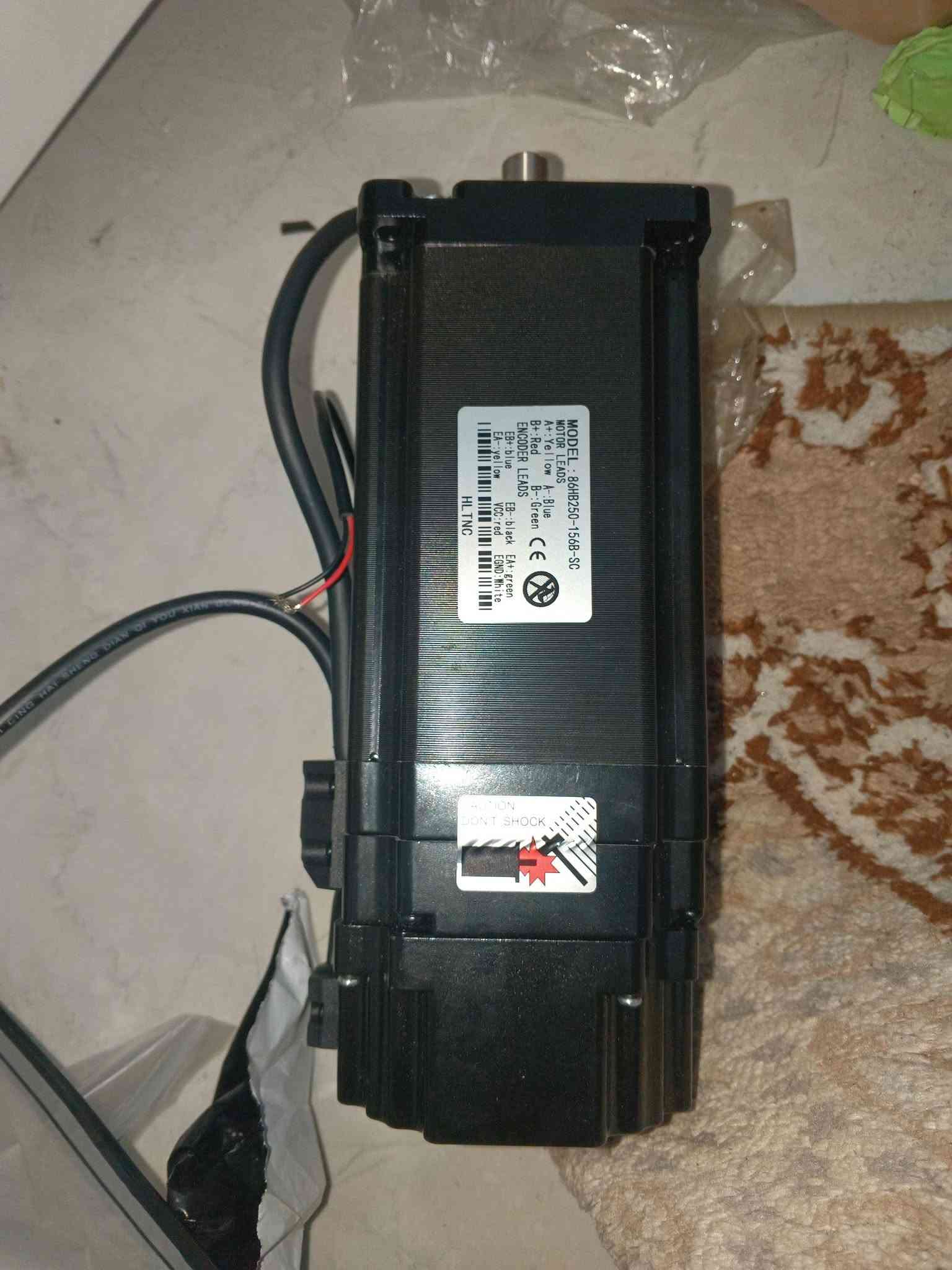 قطعة ثكيل يطلع وزها تقريبا 20كيلو إلي مهتم ينطي بيها سعر
