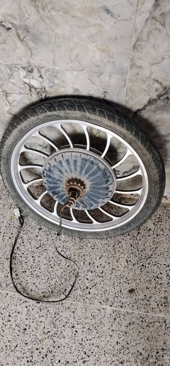 السلام عليكم شاصي مال دراجه شحن هوه والضفيره مالته كامله انطي سعر يرضي الله واخذه + ويل خلفي مع الملف والتاير جديد وقاعده البريدك كله جديد شعال + ويل امامي كامل مع التاير + عقل مال دراجه شحن شغال على الفحص . كل الاغراض شغاله وبحالة جداً ممتازه للبيع باسعار مناسبه جدا للتواصل *********** اتصال او وتساب
