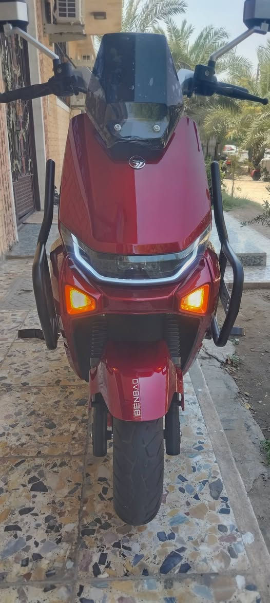 السلام عليكم دراجه شحن الملكه S90 جديده بحالة الزيرو فول مواصفات.
بطاريات كبار دبل مسطره عدد 6. 

اربع سرع سرعتها 85.

تمشيك مسافه بين 60 الى 80 كم.

تشغيل عن طريق الموبايل.

صندوك خلفي إضافي بعده ممشدود. 

السعر ٩٥٠ وبيها مجال بسيط حك الجيه.

اخوان اعتذر عن المراوس بيع فقط. 

مكاني بغداد ساحة الحريه.

***********
