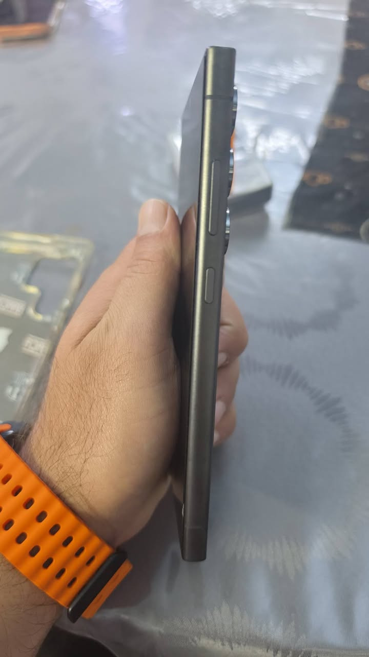 عندي جهاز Samsung Galaxy S24 Ultra للبيع، الجهاز القمة والغني عن التعريف، وبأعلى مساحة ممكنة!
• ​المساحة: 1 تيرا بايت (1TB) – انسى شيء اسمه "الذاكرة ممتلئة"!
• ​اللون: أسود ملكي فخم جداً 🖤
• ​النظافة: الجهاز أخت الجديد ونظيف حيل من يوم الي اشتريته لزكه شاشه وكفر وياه, طيارة بالألعاب والتصوير، والكاميرا مالته ما يحتاج نسولف عليها! 
​📌 ملاحظة: الجهاز للمشتري المباشر والجاد بالشرة، والشراي ما نختلف وياه بالمعقول.
• السعر مليون وخمسين وبي مجال بسيط
• ​📞 للتواصل والاستفسار
• *********** 
مكاني بغداد حي الاعلام
