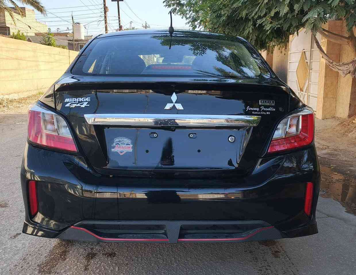 السلام عليكم ورحمه الله وبركاته للبيع ميراج 24 بدون رقم منفيس باسمي السعر 90 ضرر ربع البنيد وجاملغ الأيمن وباب الأيمن بي نص صبغ ومن أمريكا بيها كلير باب الخلفي الأيمن وجاملغ الخلفي الأيمن للتواصل ***********
