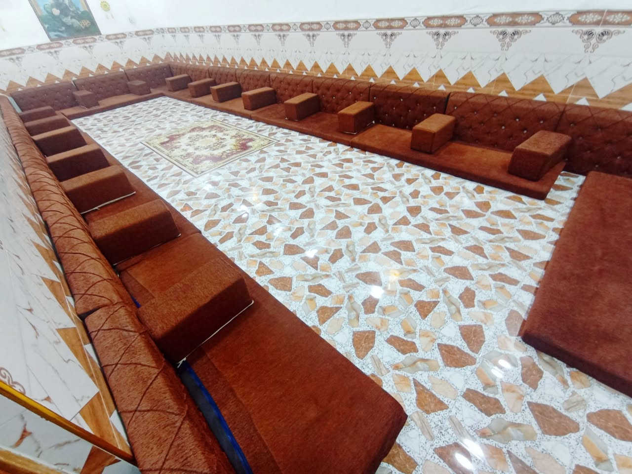 السلام عليكم اخوان جلسه عربيه للبيع 20 متر الجلسه جديده بمعنى الكلمه نظافه 95% صار لها من اخذتها اربعه اشهر اقل اربعه اشهر اخذتها ب 750 رايدها 650 لان مستعجل على بيعتها للتواصل خاص او اتصل على هذا الرقم\‏‪***********‬‏

