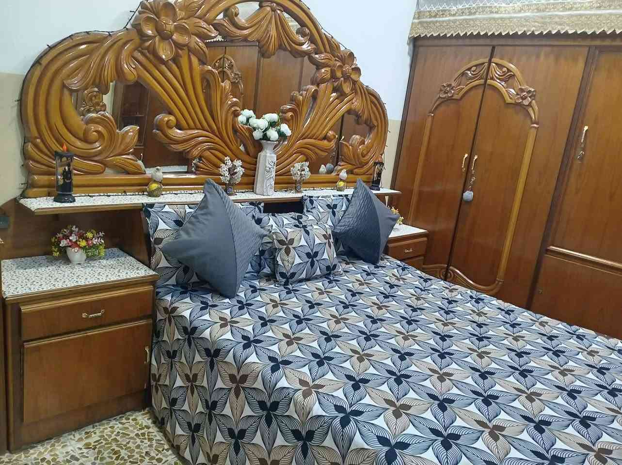 السلام عليكم غرفه اخشاب للبيع نظيفه سعر 650 وبيها مجال نتصل وتدلل؟؟؟ ***********
