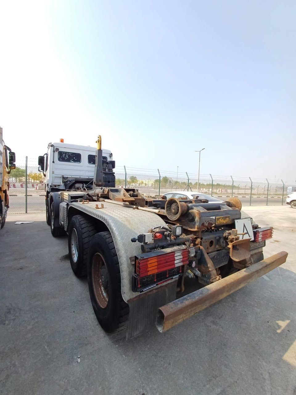 سلام عليكم عندي رافعه حاويات اوربيه 
طول سته متر مكاني بغداد جرف النداف 
للاستفسار ابو رضا ***********
