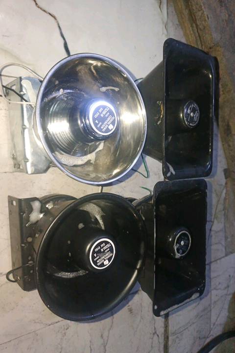 سماعات للبيع سعر 60 وبيها مجال بسيط بغداد الزعفرانيه