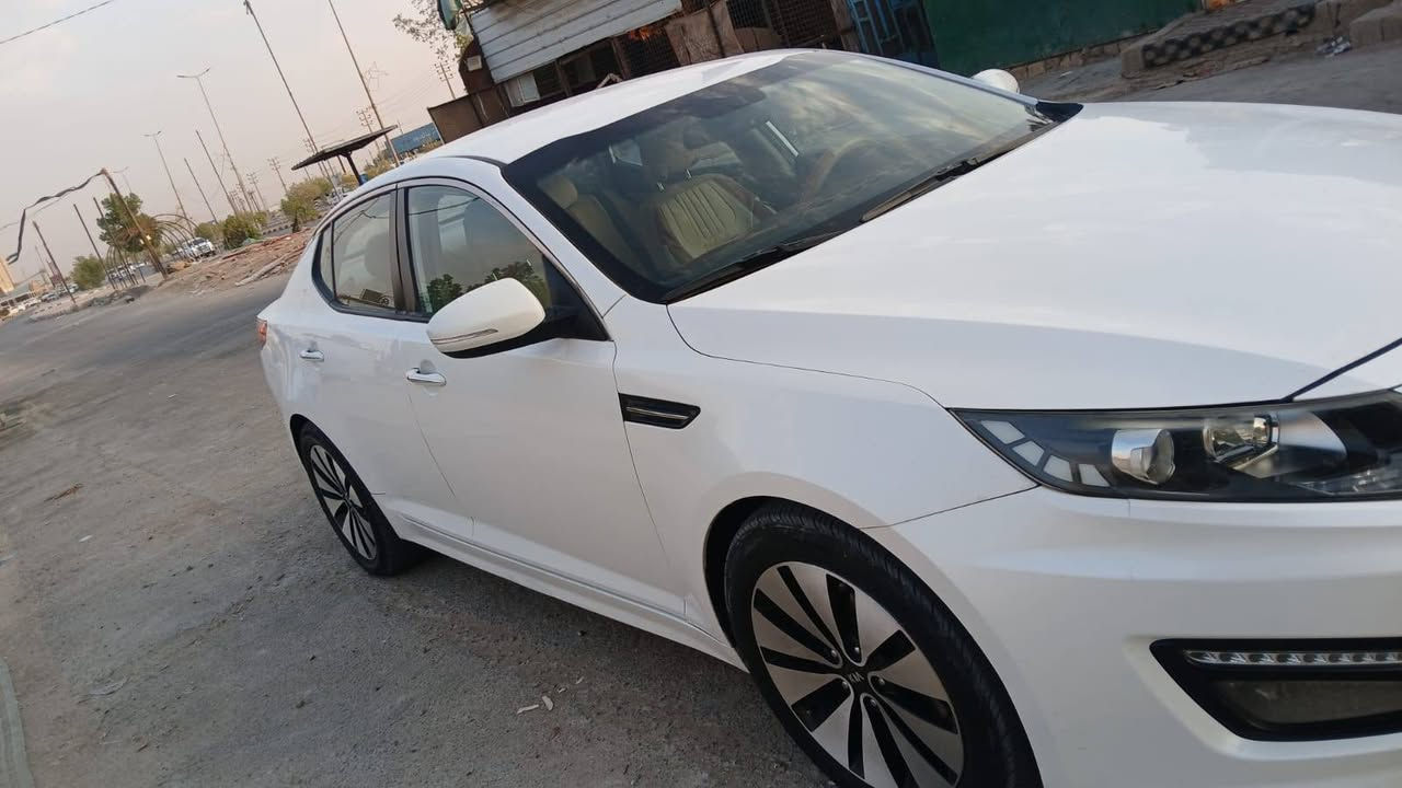 السلام عليكم البيع ابوتما مديل 2014 سياره مكفولة من الصبغ والتبديل ماعد مكانين بارد كلش بسيطات تبريد قطعتين مري شفط سياره بصمه  وبصمه ابواب خمسه ويل كب تخم تاير جديد تبريد ثلج تحكم بل سرعه  وبعد بيه مواصفات الإستفسار اتصال عله الرقم ***********
