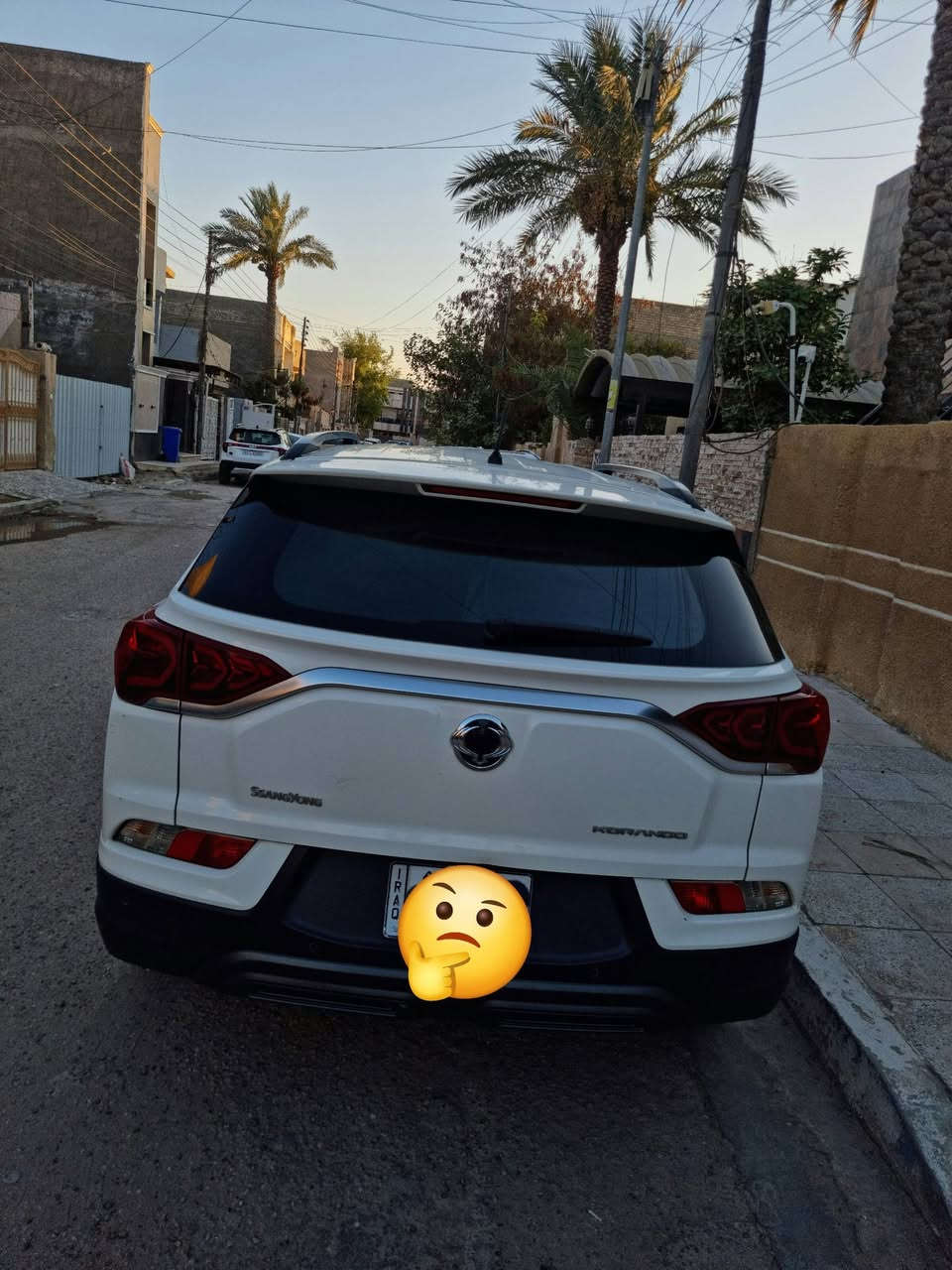 السلام عليكم 
سيارة سانج يونج كوراندو للبيع موديل 2022 
ملاحظة/السيارة كورية و ليس صيني 
مواصفات 
سيارة بيها ABS
نظام ثبات على منعطفات
مكينة 1.5T 
حساسات أمامية و خلفية
إنارة خلفية LED 
إنارة ترحيبية 
شاشة سمارت 
كاميرة خلفية 4k 
الشاشة تدعم بلوتوث و كار بلي و قوقل ماب و
ويز وغيرها 
عداد الإلكتروني تكدر تغير نمط عداد 
تبريد 
 تدفئة 
مثبت سرعة 
و غيرها من مواصفات 
بيها فقط اشوية صبغ مثل ما موضح بالصورة 
سعر 155 ورقة وبيها مجال للطيبين 
 سيارة رقم بغداد وتحويل اشوكت ما يعجبك 
بيع او  مراوس باسيفكا هايبرد او سبورتج هايبرد
سيارة احلى من صور 
للإستفسار ***********
مكان السيارة بغداد حي الاعلام تقاطع درويش
