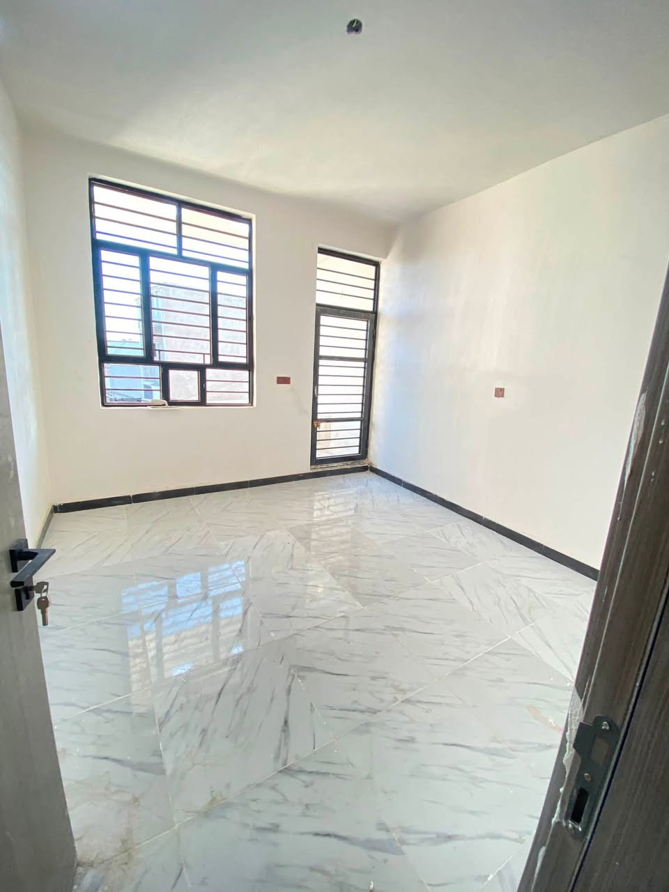 دار 🏠 للبيع بمساحة 65 متر بناء 🚧 بلوك
يحتوي على صاله مطبخ حولي صحيات عدد 2 معا غرف النوم عدد 3 

زراعي سند 25 اقرار محكمه 

موقع منطقة الدوانم الزراعيه بغداد الكرخ قرب شرطه الخامسه 

موقع دار 🏠 بداية شارع الرباط 

سعر 60 مليون وقابل للتفاوض 

الاستفسار الاتصال *********** 

متوفر عروض داخل منطقه حسب امكانيتك 

متوفر قطع أراضي للبيع يبدي سعر من 10 مليون 

متوفر مزارع ايجار او شراء
