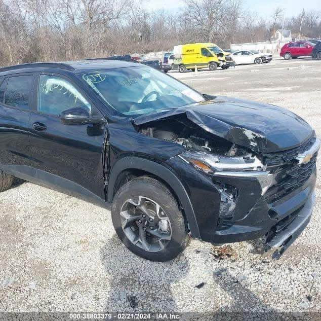Chevrolet Trax موديل 2024 
ماشية 40000 الف 
حادثه موضح داخل المنشور 
محرك 3 سلندر 1600 تيربو 
رقم بغداد 
* دعم Apple CarPlay وAndroid Autoلاسلكيًا.
* كاميرا خلفية.
* تشغيل السيارة بزر.
* مصابيح LED.
* نظام تثبيت السرعة 
    * التحذير من الاصطدام الأمامي.
    * المساعدة في البقاء داخل المسار.
    * التنبيه عند مغادرة المسار.
سياره حلوه أفول شي بالتراكس
السعر 150 وبيه مجال
مكاني بغداد بلديات
اتصل 
*********** البصرة, العراق
