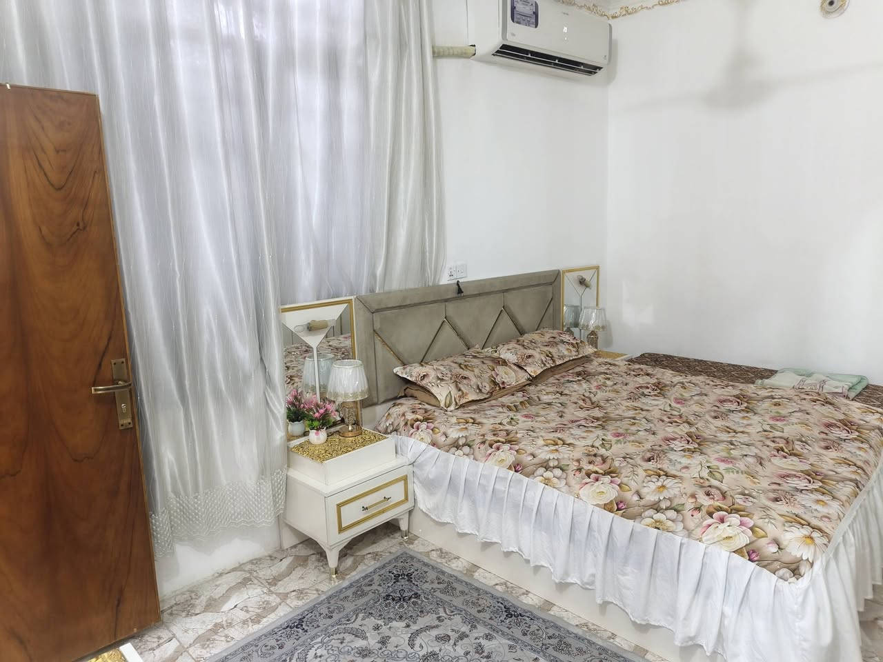 دار للبيع طويريج مساحه ١١٦ زراعي غرفتين نوم وحده فوك وحده جوه صاله استقبال مطبخ صحيات داخليه وخارجيه محرم خلف جامع حنتوش خلف اسواق سجودي خدمات كامله ماء مجاري للاستفار ***********
