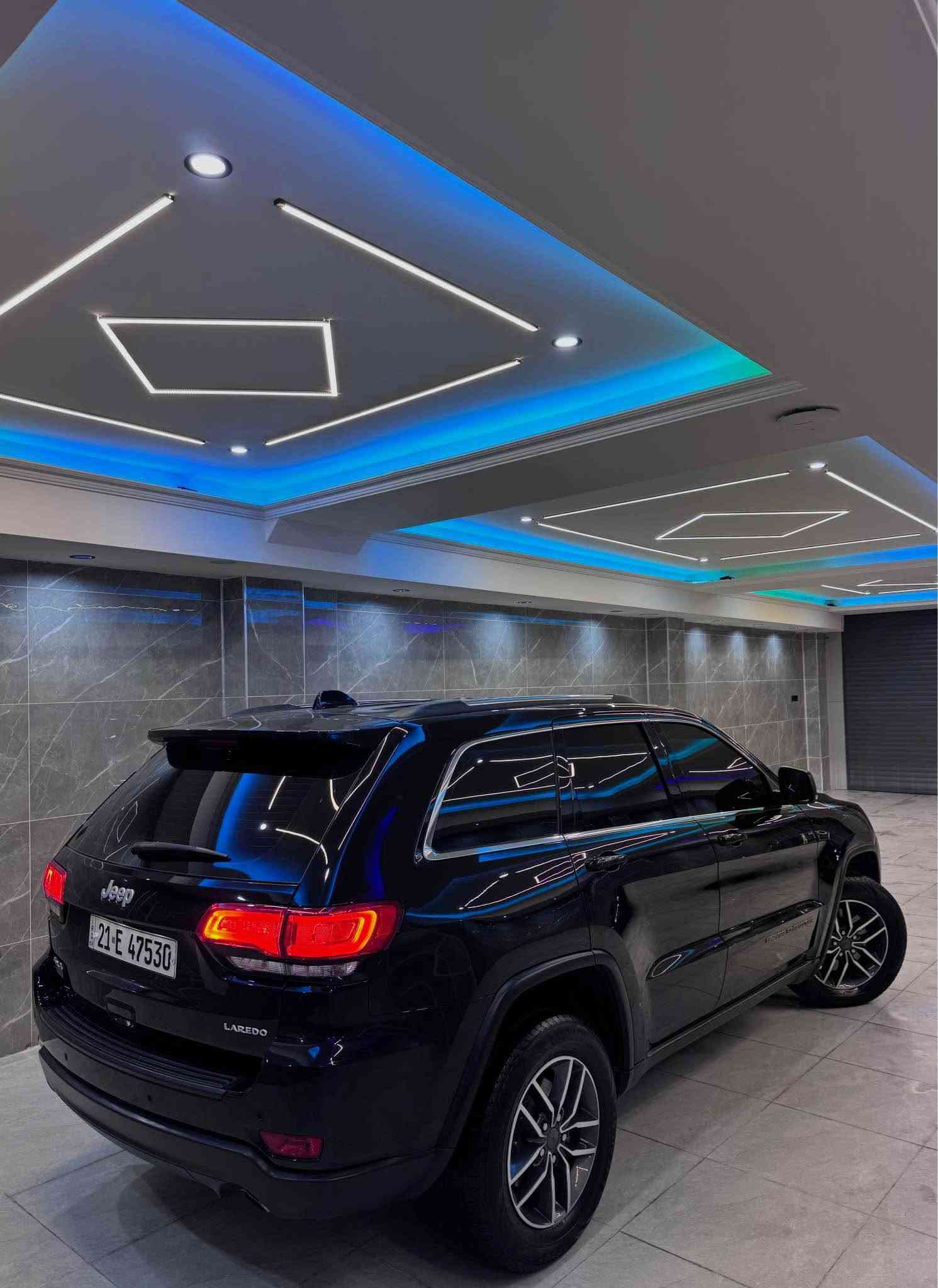 Jeep grand cherokee      2019       4+4

جێپ گراند چیرۆکی 
کلین تایتل 
  80 هەزار مایل ڕۆشتووە
گێڕ و مەکینە نەکراوەتەوە 
کارەباییات و حەماوە بەشەرت 
تەبرید مەزبوت سارد و گەرم بەشەرت
تەبرید مەرکەزی 
لایت لید 
بەسمە 
شاشە 
گێچ ئلیکترۆنی 
تەحویل و غرامە بەشەرت 
نرخ : 205 $ 💵
شوێن : سلێمانی 
ژم: *********** السليمانية, العراق
