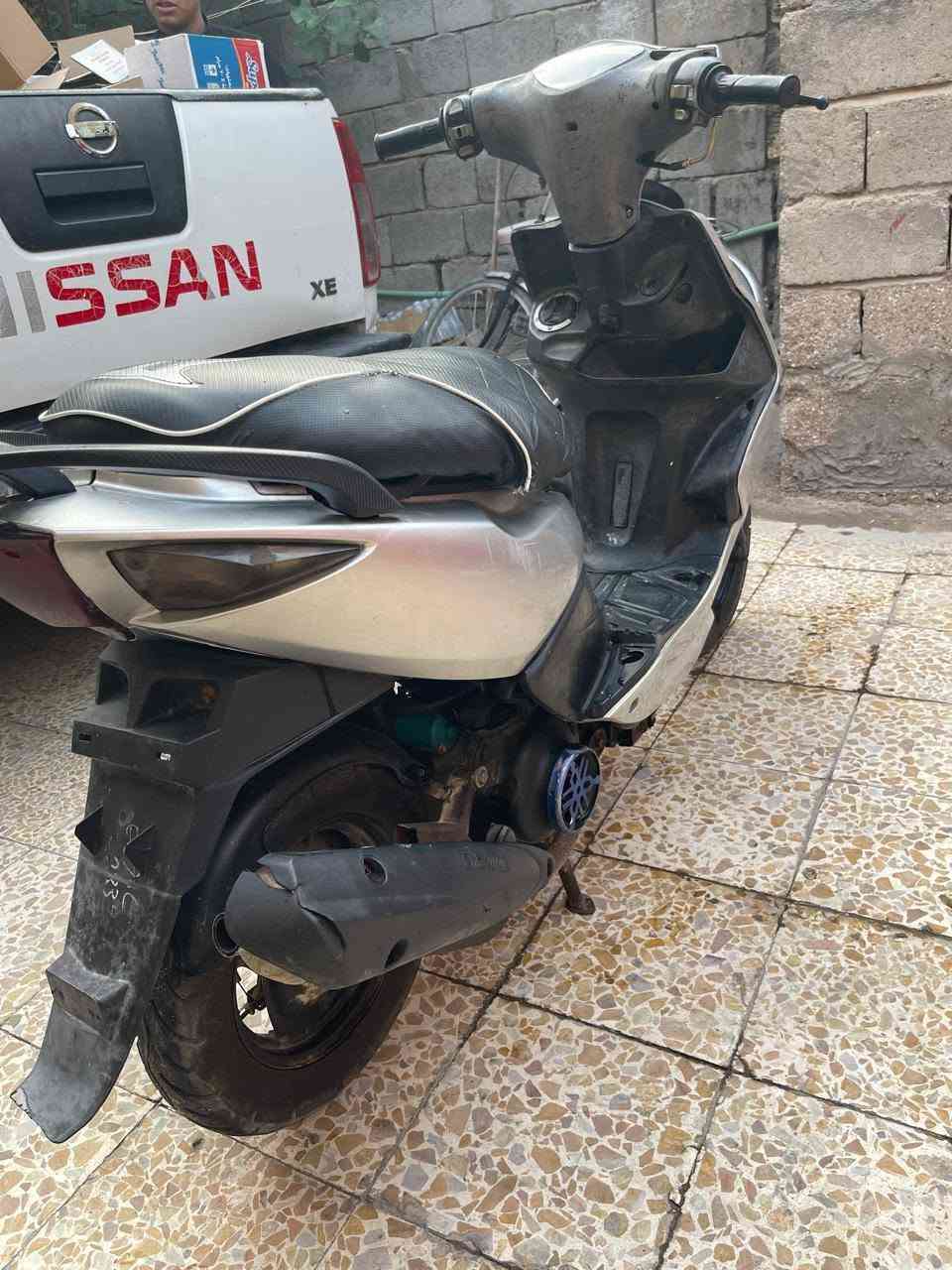 سلام عليكم ماكس مضلع حلوه وجديده مكينه مامفتوحه نضيفه بلاديه مكينه  حلوه نعومه دراجه شغاله كهربائيات كلها شغاله  سعر 600 وبيه مجال ***********
