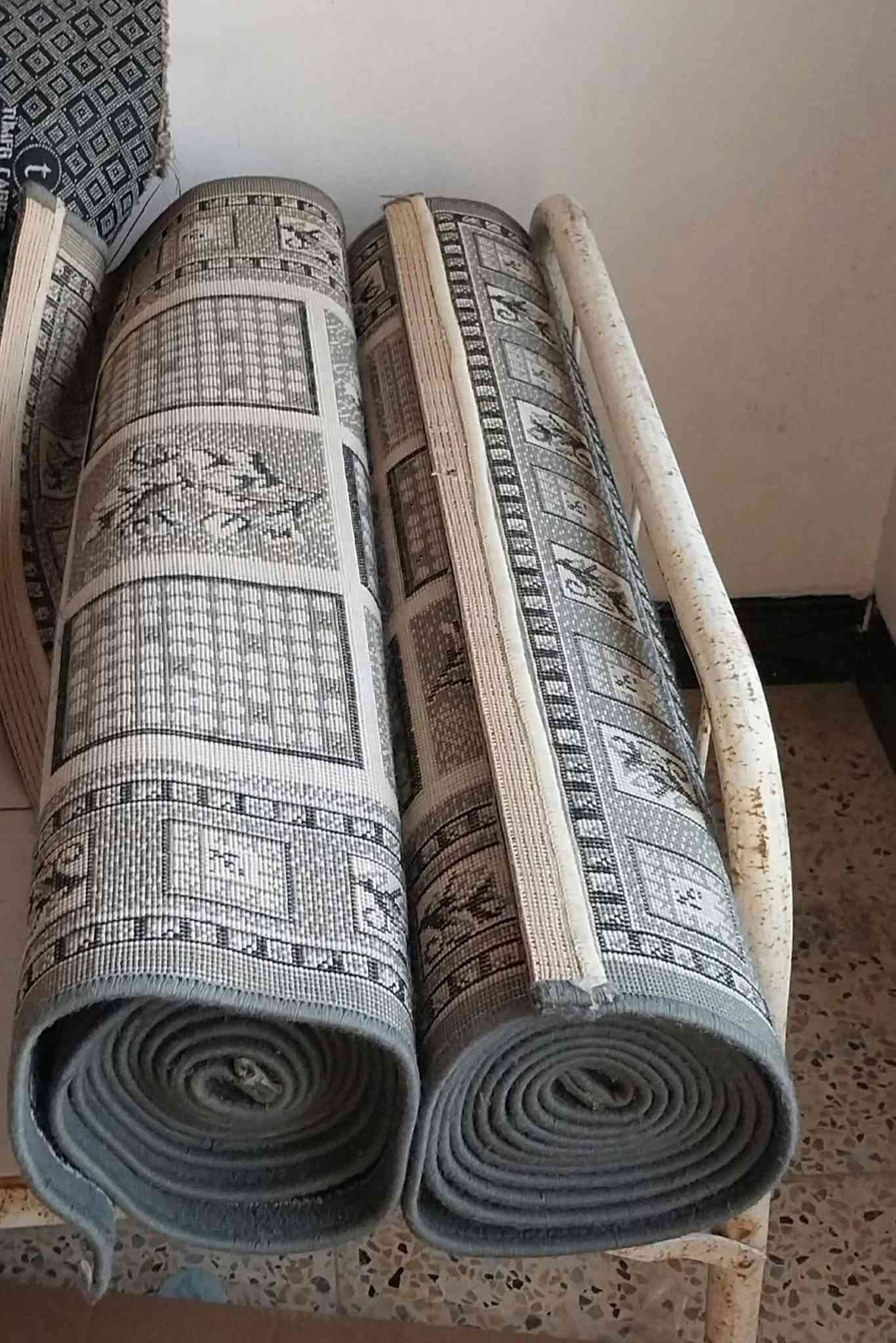 محفورة 3×5 نظيفة سعر ١١٥
محفورة 3×4  مع زوليية نفس النقشة عدد..2 كل وحدة 1×4 سعر ١١٠
قاعدة ثلاجة حجم كبير جديدة ما مستخدمة ١٠ للتواصل ***********...موصل /حي الوحدة
