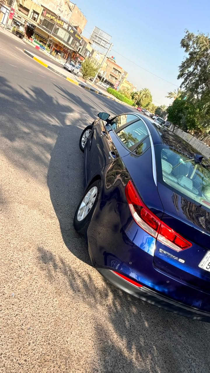 كيا اوبتما 2018 وارد امريكي محرك 2400gdi 

    شاشة لمس 7 إنش.
* دعم Apple CarPlay وAndroid Auto.
* كاميرا خلفية.
* بلوتوث.
* مثبت سرعة
*شاشة اعطال 
 *قياس اطارات الكتروني 
نظام ABS
ثلاثة انظمة قيادة ايكو ونورمل وسبورت 
كروس مثبت سرعة 
حساسات نقطة العمياء في المرأة جانبية  
تبريد  ثلج ايدك متكدر تبقيهة علية بل مسافات طويلة  
سيارة ماشية 62 
كير ومحرك كفالة عامة 
مكان سيارة شارع فلسطين
سعر  سيارة 122
مراوس حسب رغبة
***********
