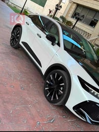 كراون ماجستا 24 مكفولة ماشي 11 الف مغلفة ppf  السعر 40,500$ 0784628841...