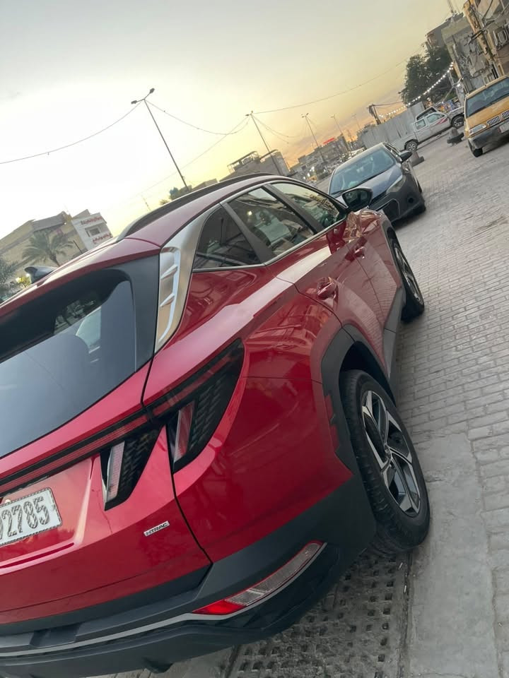 مراوس بتوسان 25 او 26 وانطي فرق 
سيارتي موديل 23 أمريكي حادثها حافة البنيد والچاملغ بدون ايرباك الچاملغ نفسه مصبوغ صبغ درجة أولى هناك وربع البيند مصبوغ ويا فقط اضافة ملاحظات جداً بسيطه 
السياره إيد وحده واستعمال شخصي ماشيه 53 سياره تخبل تبريد ثلج باتري جديد تخم تاير جديد دهن قبل 10 ايام مبدل الماني ليكو مولي الأخضر 
مواصفاته 
بصمة فتح أبواب بصمة تشغيل اضافة تشغيل عن بعد اشاير ترحيب واشاير بالمري 
فتحة بالسقف 
مانع انزلاغ 
رادار جانبي ايمن وأيسر 
حساس امامي توقف ذاتي ذاتي 
مانع تصادم 
نظام ايكو 
فول تحكمات استيرن 
نظام اوتو هولد 
سايد بريك بصمة 
كشنات جلد تدفئه فقط 
تبريد قطعتين 
كشنات كهربائية 
شاشه تاب تعمل بنظام الكاربلاي 
كاميرات خلفية 
صندوق كهربائي 
محرك 4 سلندر 2500 طياره 
سياره مموكفتني ثانيه وحده بالشارع الله شاهد بس اني اريد اخذ احدث 
رقمي *********** 
مراوس فقط شباب العنده موديل 25 او 26 يخابرني نتفق وانطي فرق
