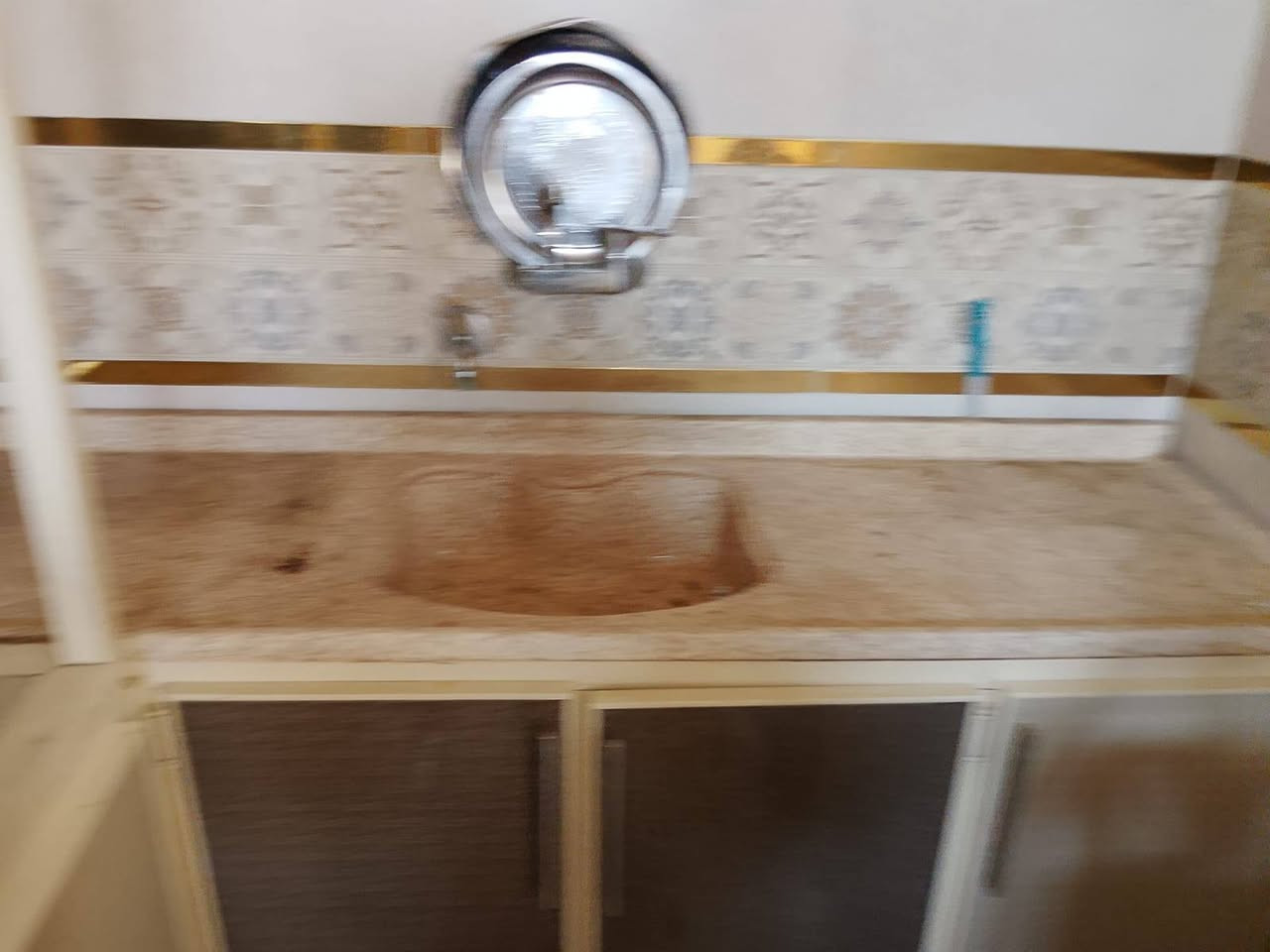 سلام عليكم كاونتر البيع سعره 650عنوان بغداد ستفهام رقم الهاتف ***********
