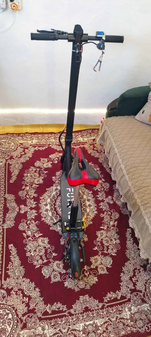 سكوتر كهربائي للبيع ⚡️🛴

السكوتر نظيف وجديد تقريبًا، مو مستعمل بشكل قوي، بيه فقط شوية خطوط وآثار بسيطة على الهيكل، والباقي كله نظيف.

السكوتر سريع وأداؤه زين، وكلشي بيه تمام بشكل عام.

ملاحظة: الشاشة والضوة الأمامية توقفت من نفسها، والضوة مربوطة ويا الشاشة، وما أعرف السبب بالضبط، وتصليحها حسب علمي سهل وما يحتاج شغل كبير.

📍المكان: كربلاء – الولاية
💰السعر: 200,000 دينار عراقي
📞رقم التواصل: *********** واتساب ونشرف بيكم

الجاد يتواصل، والمعاينة متاحة. كربلاء, العراق

نص مكتوب في الصور:
- سكوتر كهربائي متميز
- FUTURE
- للبيع
- 200
- الف