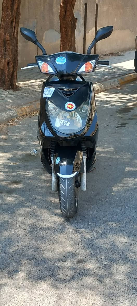 السلام عليكم دراجة للبيع سكنس فحل  سكليتر خطين  طلاعات  بلاديه كلة شغال سلف هندر كهربائيات اشاير لايت كلة شغال تخم تايرات جدد دهن جديد جيب فيتر وفحص عنوان بغداد مدينة الصدر مقابل مطعم ليمونه للإستفار )***********

