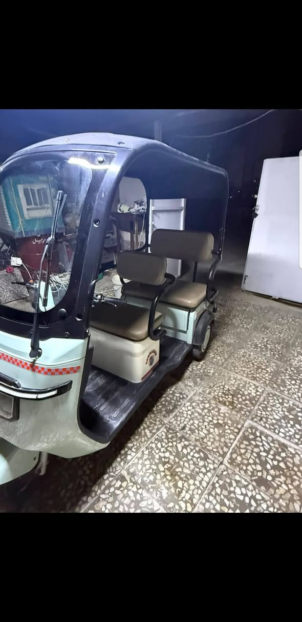 يابه شباب عندي تك تك  تخبل جديده والله
نضيفه ماشيه اقل  لالف سعر الجديده ب4500 
 نضيفه ومال بيت   تفحصها وتاكد وتاخذها
 اريدها مال شغل هم تفيد تمشيك500 كيلو بل شحنه الوحده السعر اتصال او اتس وسعرى مناسب جدا 
***********
*********** و
وبيك خير ودلل
