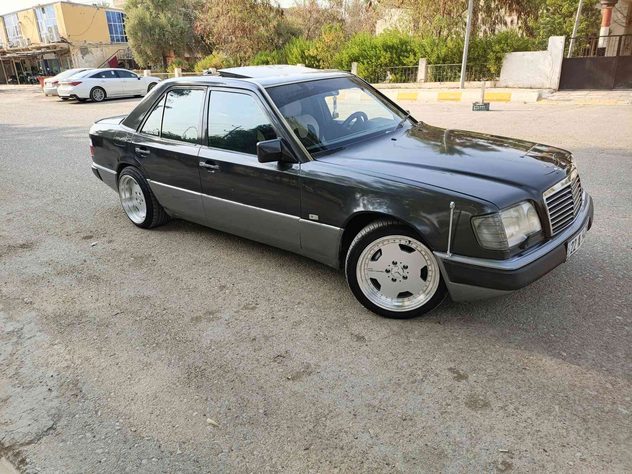 سلام عليكم مارسدس بيبي دب للبيع. موديل 93 اصل رقم اربيل سنويه لل 30 تحويل ثاني يوم كير محرك ملكه لاصلي محسن تبريد ثلج قرفه جديده ويل رياضي فتحه جام كهربائي سنتر لك سياره مكفوله من ضربه ولمعجون ولخياس فقط صبغ جماليه ترايك 200 شرط سياره مال جني ما تحط عليها الف فول سياره 
السعر 75 وبيها مجال اتصل ودلل *********** مكان السياره ديالى دلي عباس
