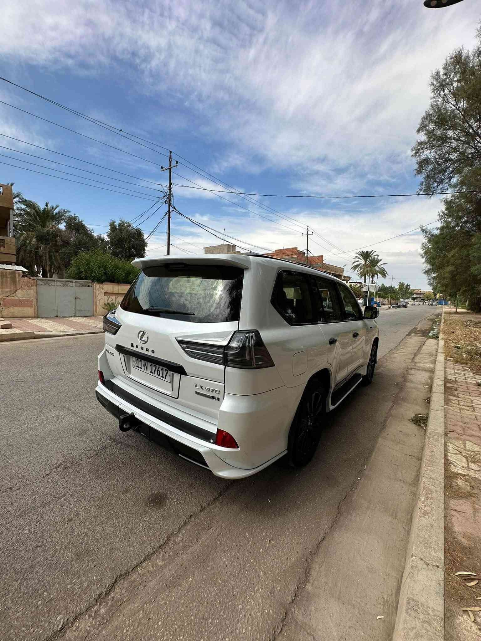 السلام عليكم للبيع لكزز موديل 2020
لكزز فول مواصفات LX 570 
سوبر سبورت 
شركة بريم اصل 
داخل قرميدي 
جكات تصعد تنزل 
جميع الكشنات كهرباء 
كشنات تدفئه تبريد 
رادار 360 درجة 
5 كامرات 
صندوق كهرباء 
سلايت 
ثلاجه 
تحكمات ستيرن 
سايد بريك كهرباء 
3 شاشات 
ستيرن كهرباء 
كشن ذاكرة 
دوسات ليزريه 
تحديد مسار 
ماشية 69 الف حقيقي 
مكينه كير كفاله عامه بحالة الوكاله 
السيارة كفاله عامه ماعده اصبع بي دي ار موضح بالسونار مرفق مع الصور 
تخم تاير تخم دسكات 
باقي المواصفات معروفه مال لكزز 
رقم بغداد بسمي تحويل ثاني 
هزة وسنويه جديده 
مكان السيارة ديالى المقدادية 
السيارة جديده بحالة الوكاله شرط 
ما شاء الله 
***********
