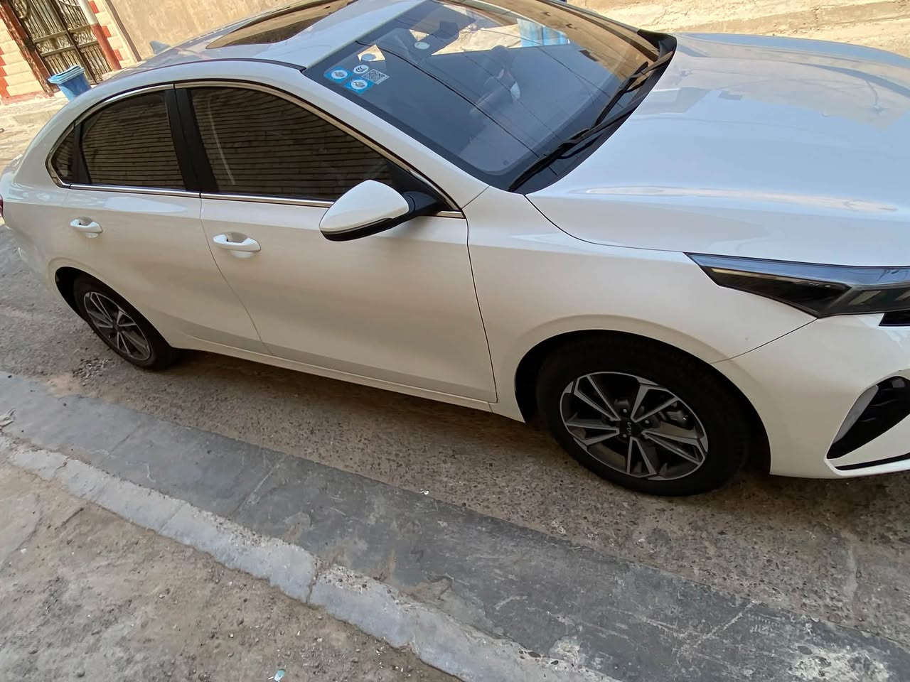 كيا K3 2024 ( خليجي )
فول مواصفات للاخير - فتحة سلايد
الممشى: 27 الف كم
المحرك: 1.5 دبل نوزل
ناقل الحركة: 8 سرعات (كير طيارة)
رقم بغداد  - بأسمي شرط تحويل
السيارة مكفولة عدا بارد بسيط بلجاملغ الخلفي
المواصفات:
فتحة سقف
شاشة مع كاميرا
تبريد  + تحكم لمس
تحكم ستيرن جهتين
مثبت سرعة (كروز)
بصمة أبواب + بصمة تشغيل
شاحن وايرلس
أضوية LED زينون 3 عدسات متحركة + خلفي LED متصل 
صندوق ذكي بصمة (يفتح عند الاقتراب)
كوشنات جلد
سايد بريك بصمة
Auto Hold
‏(Sport / Eco / Smart / Comfort) وضعيات 4 درايف مود
العنوان :بغداد زعفرانية
الرقم : ***********
السعر  138$. وبيه مجال
