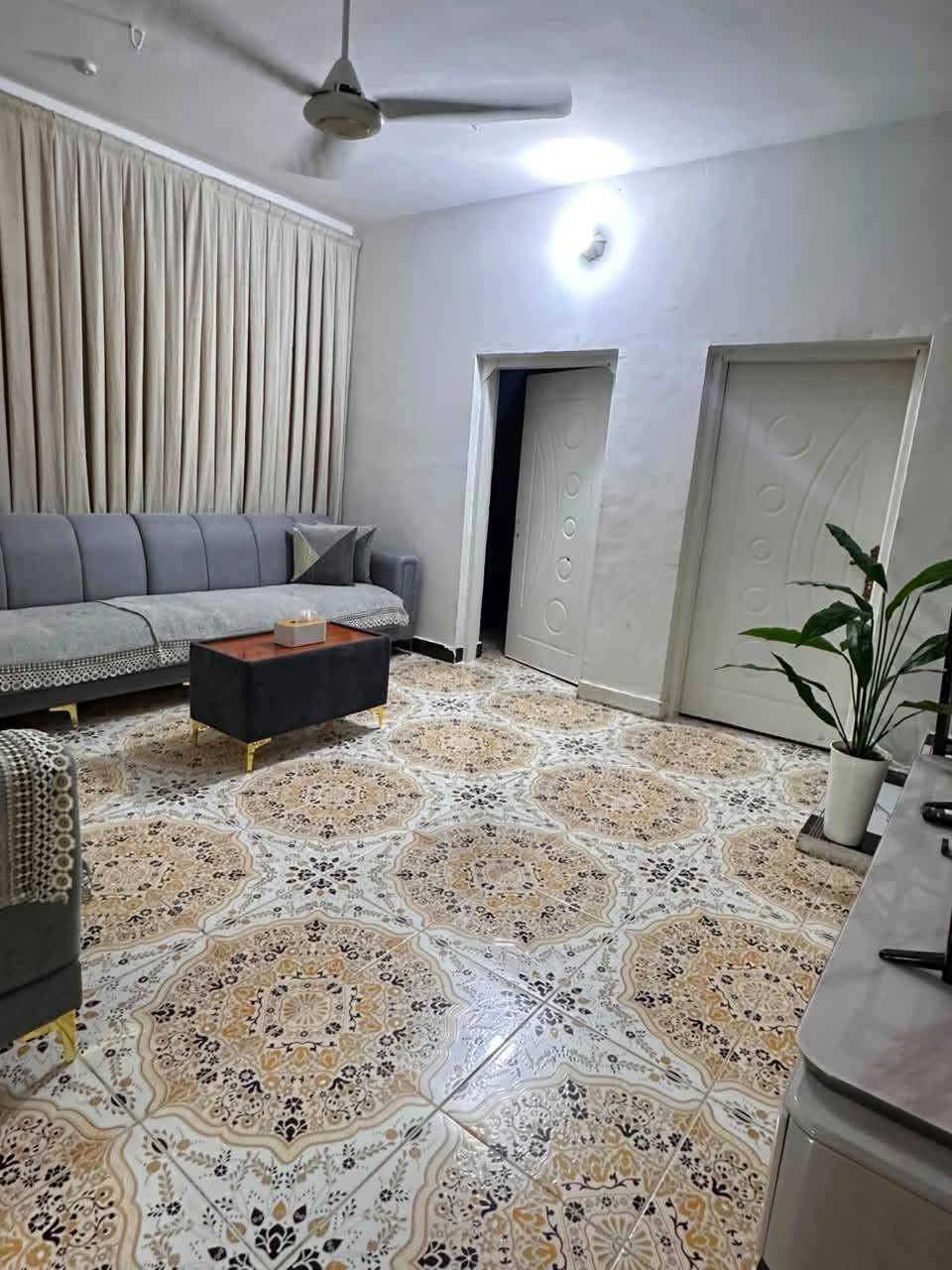 بيت مساحته 250 متر للبيع نظيف♦️ يحتوي على غرفتين نوم وهول ومطبخ واستقبال وصحيات داخلية وخارجية و كراج كبير وحديقة كبيرة
⬅️ مبني من الطابوق
⬅️ السقف صب
⬅️ الارضية  سيراميك
⬅️ نوع العقار طابو زراعي
⬅️ مرقم من قبل البلدية
⬅️ عرض الشارع 12 متر
السعر// 65 مليون وقابل للتفاوض
العنوان// الگارضية الشارع المقابل مدرسة الوركاء
من جهة شارع النفط الشارع المقابل القسم البلدي
للأستفسار  .. ***********
بيت مساحته 250 متر للبيع نظيف♦️ يحتوي على غرفتين نوم وهول ومطبخ واستقبال وصحيات داخلية وخارجية و كراج كبير وحديقة كبيرة
