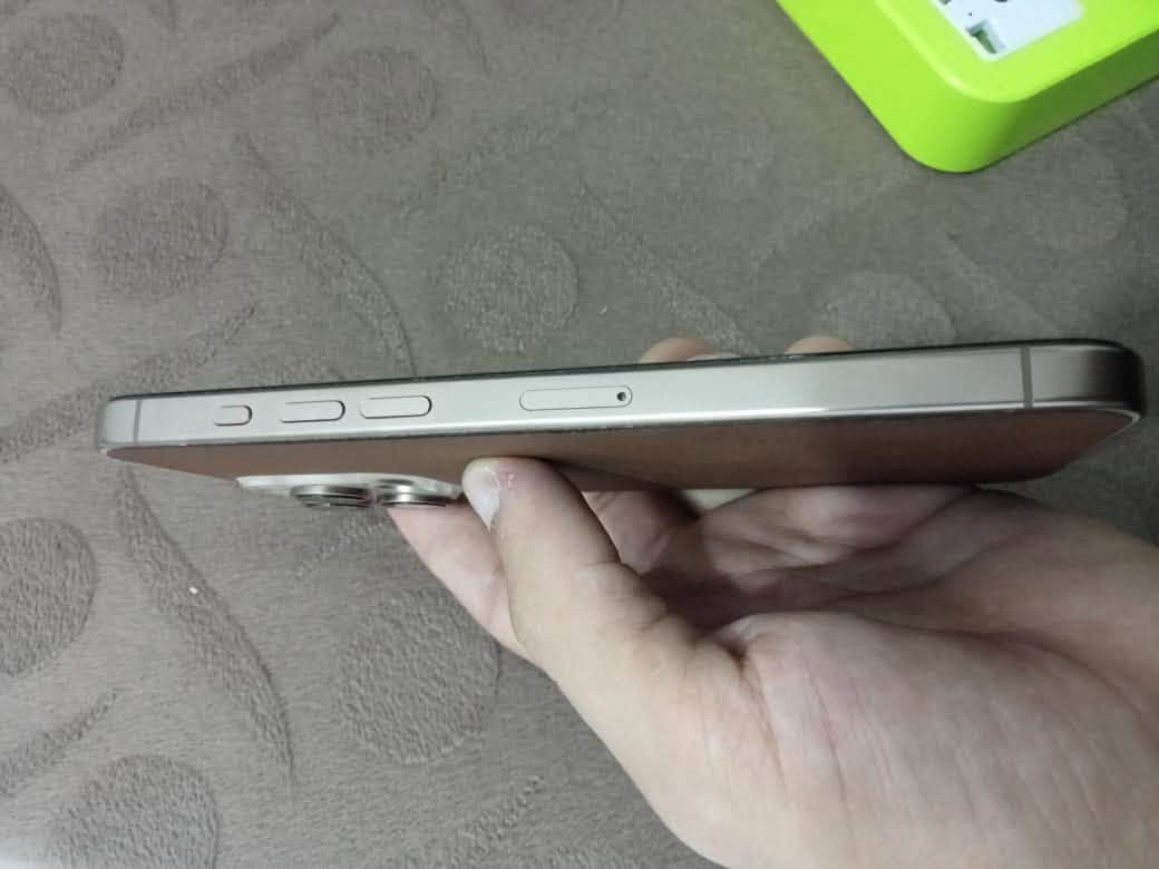 16 برو ماكس مكسور ضهر غلفته  عربي شرق اوسط ذ 256 بطاريه 89 اتصل او واتس ***********مكاني الانبار فلوجه سعر 1075 اعبر المنشور اذا تعامل
