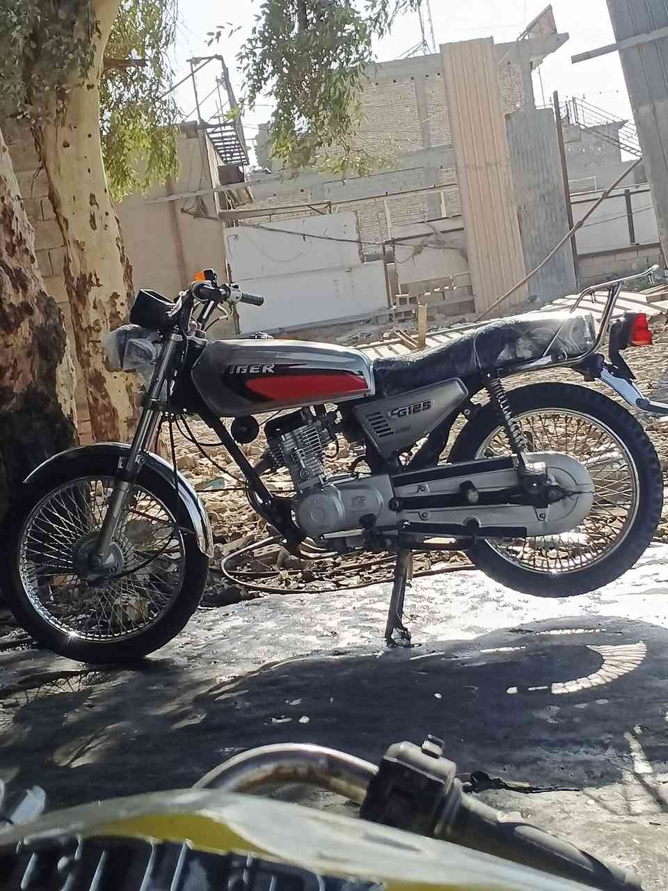 السلام عليكم دراجه تايكر 20كفاله   وراق رايدهه 450وهاذه رقمي***********
