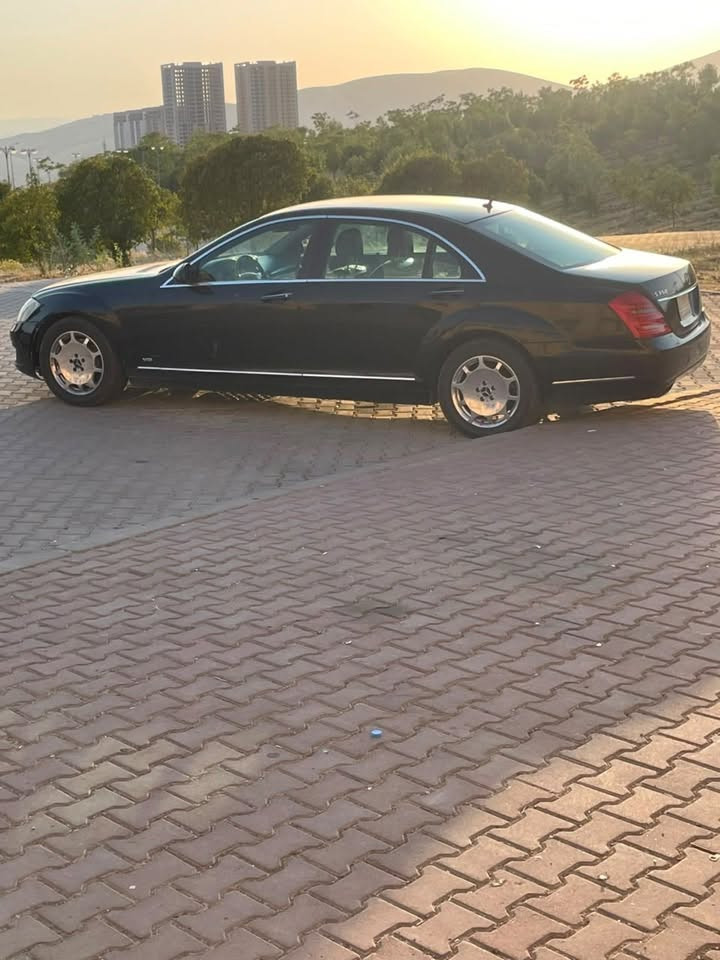 مرسدس S350
رقم كركوك بدون كمرك 
شرعي وكاله 
موصفات خمس بردات 
محرك مرغوب تنفس طبيعي 
حداديه جديدا 
تخم ويل جديد تاير جديد 
السعر 128
***********
