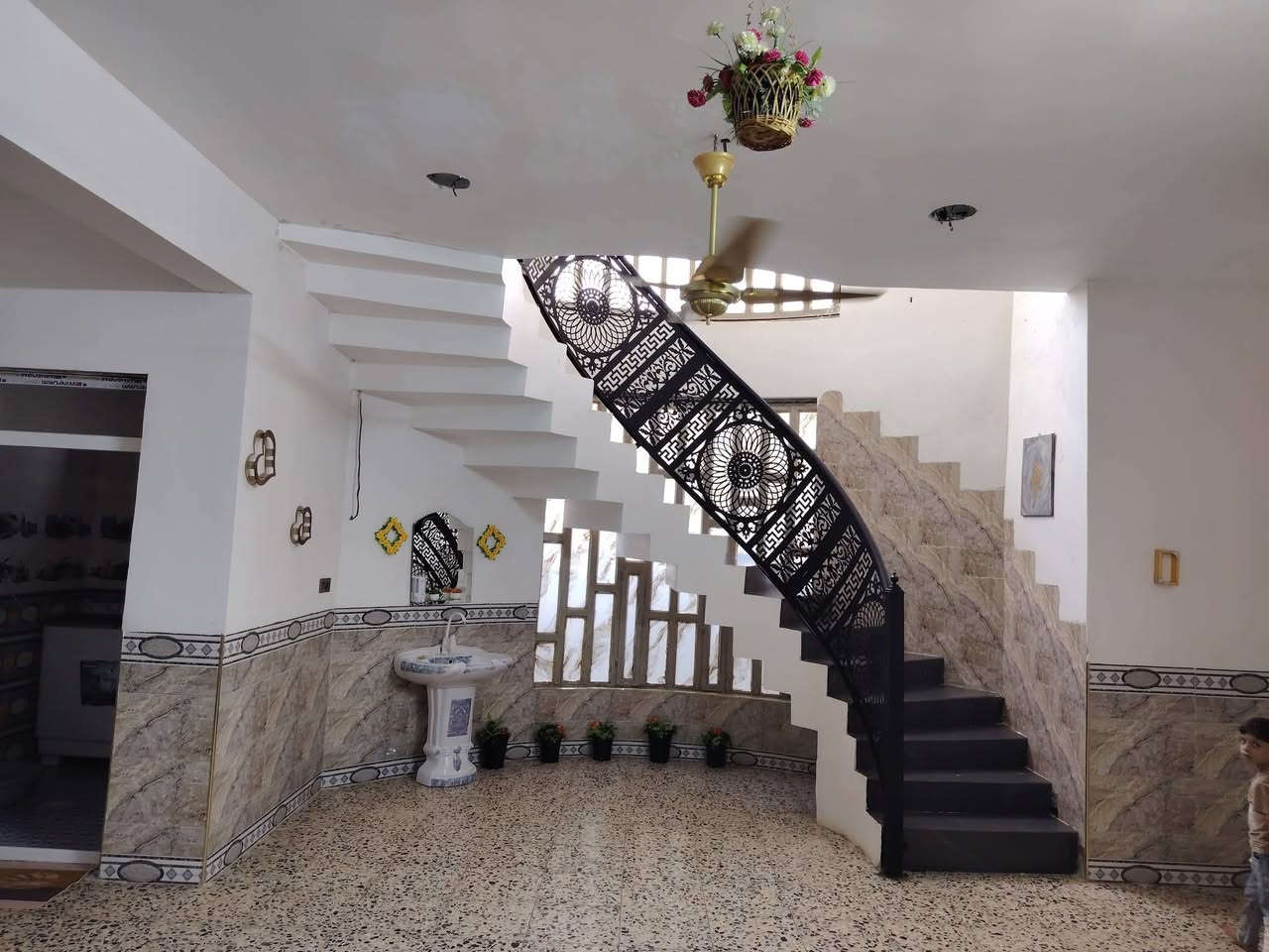 بيت للبيع
في حي الخضراء
خلف جامع التقوى
على ساحه
المساحة ٢٨٠متر
طابق ونص مكون من 4غرف نوم
السعر 145مليون قابل للتفاوض
مكتب عزت للعقار شارع 60قرب تقاطع جامع التقوى مقابل المول الجديد في حي التأميم
هاتف
***********
***********
