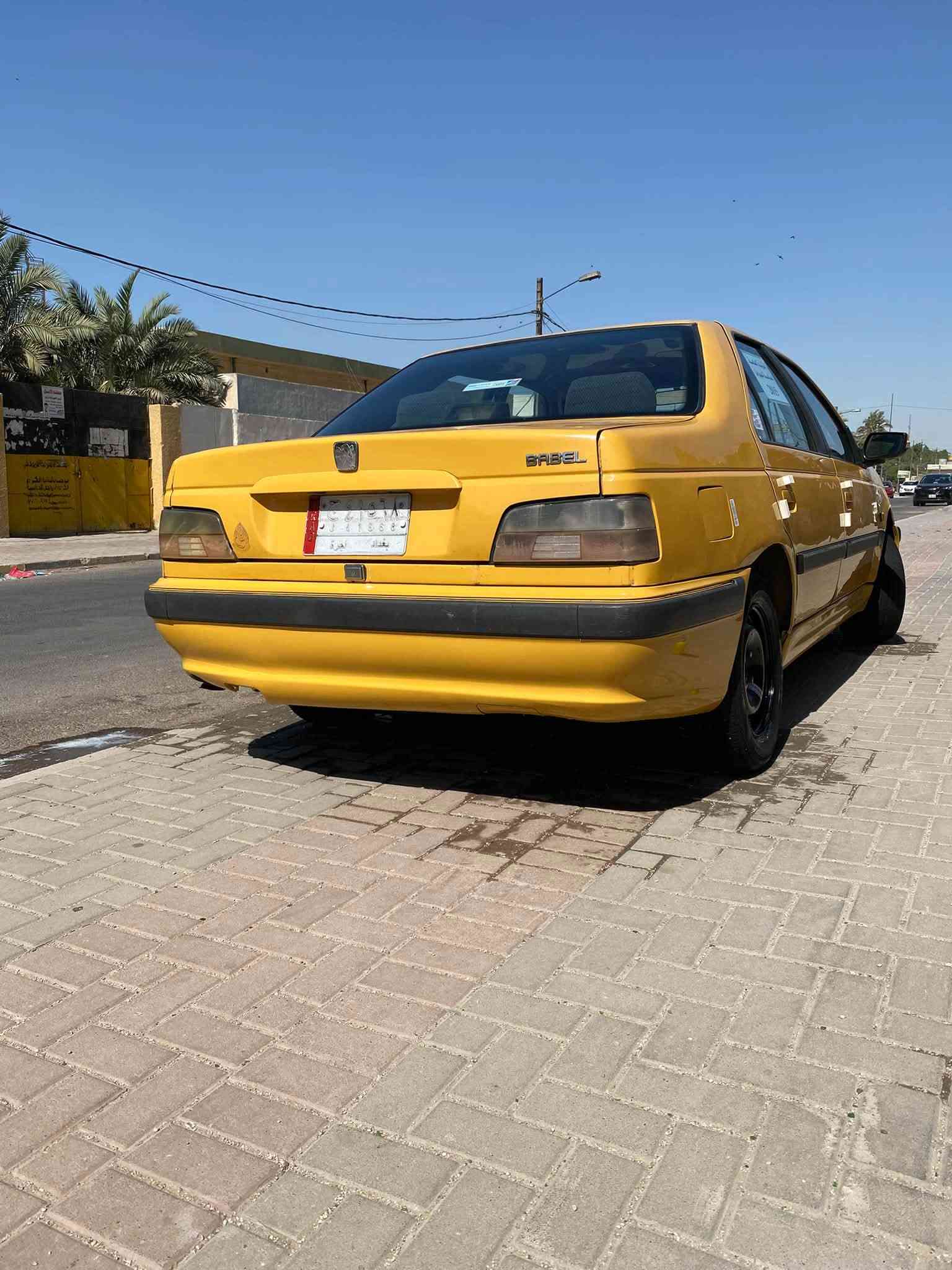 سلام عليكم. 

بيجو بارص للبيع موديل 2015 مكفوله لأضربه ولاتبديل صبغ كصه البنيد فقط مكينه وكير بل جيس حداديه امامي خلفي كله جديد تبريد ثلج تخم تاير جديد دواخل على وضع الشركه مصفره هيئه وغرامات رقم بغداد. إنكليزي باقي على استلام مكاني بغداد وسياره احله من الصور الاستفسار ***********
