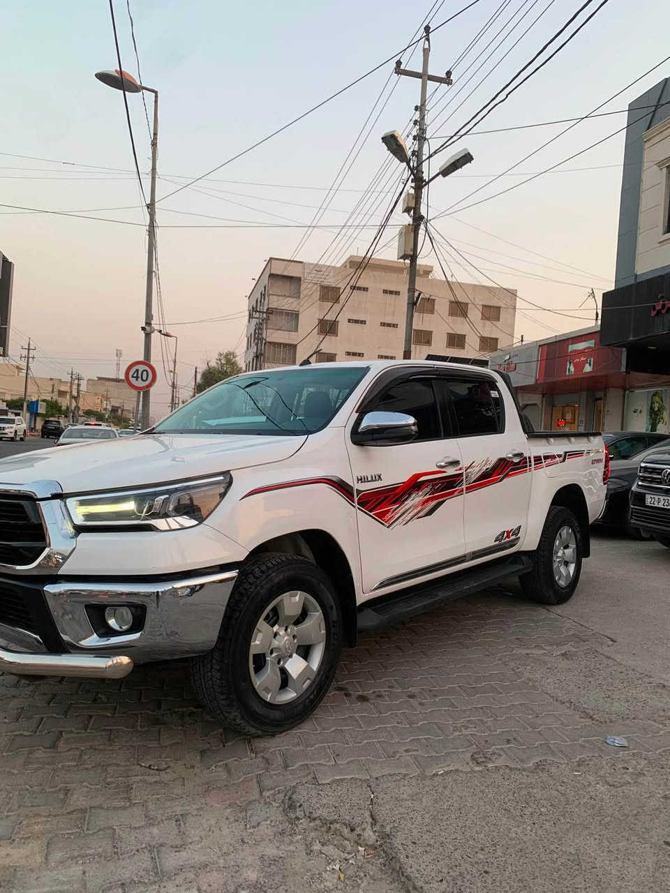 Toyota Hilux 2021 شەریکە جیهان 
دەرکەی سایەق بستەک PDR 
بۆدی پشتی دوو بست تعدیل 
بێ ژورێ بێ ئێڕباگ 
مەکینەی V4 ی کەپس 
رەقەم هەولێر سەنەوی نوێیە 
١٣٨ هەزار کم رۆیشتییە گێڕ عادی 
نرخی ٢٤٥ وەرەقە و مەجال
***********📞 أربيل, العراق
