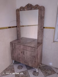 ميز تواليت • للبيع