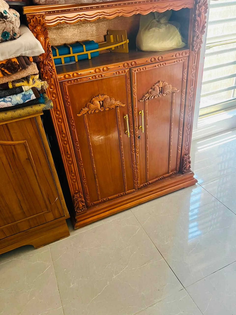 سلام عليكم غرفه أخشاب عراقي مستعمله نظيفه كلش السعر مليون 400بيهه مجال مكان بغداد هاتف ***********
