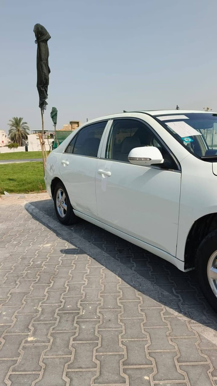 سلام عليكم BYD F6 موديل 2012
حالة السياره، مكفوله كفالة عامه من ضربه والصبغ رقم دولي سنوية 2028 بأسمي السياره ماشيه 160الف فقط مكينة وكير مكفولات ترايك لشمال 
مواصفات السياره , 
4ويل كب نضيف جدا مع سبير وعده كامله . تايرات جديده 75% 

داخل عسلي صاج 
كشنات جلد 
تحكم ستيرن 
فتحت سقف
اشاير بلمري 
تحكم بلمري 
سنتر لوك 
4جام كهرباء 
شاشه لمس 
حساسات خلفيه 
كامره خلفيه 
تبريد ثلج تدفئة 
مكاني البصره السعر 62 وبيها مجال  ***********
