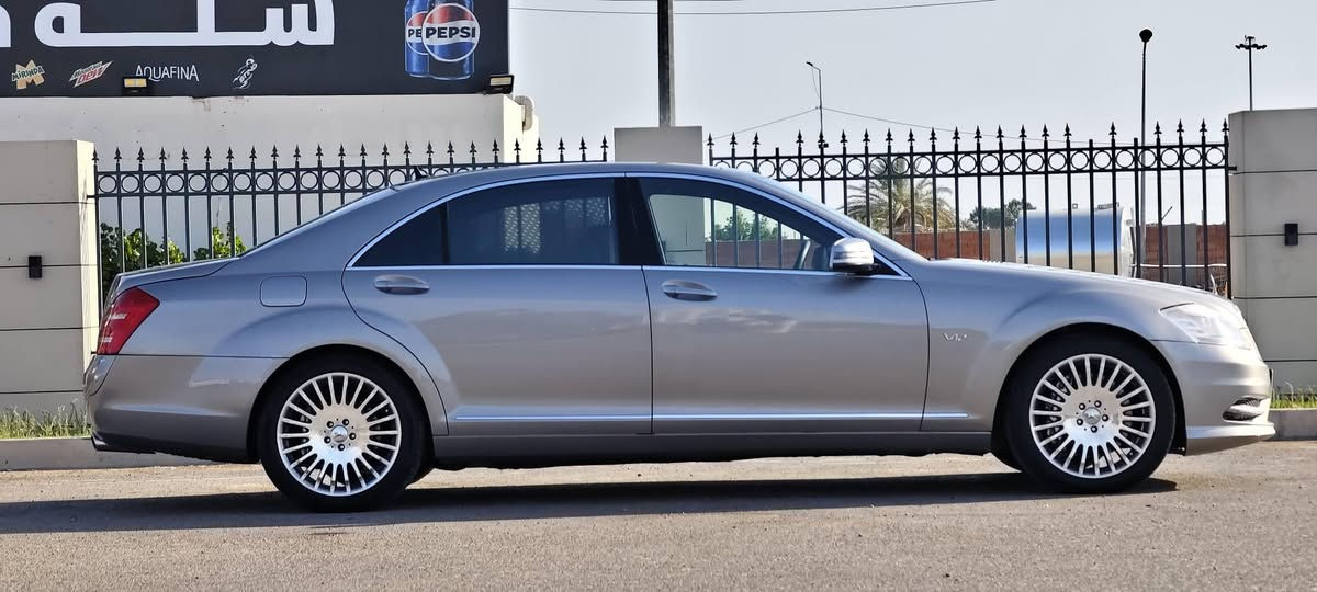 تحفه للبيع S600 
موديل 2006
محرك V12 
ماشيه 68 الف
517 هورس بور 
باب طويل فول مواصفات للاخير 
رقم بغداد بسمي تحويل ثاني يوم
السعر 225 ورقه 
عنواني واسط الكوت 
للاستفسار الاتصال على الرقم 
***********
***********
