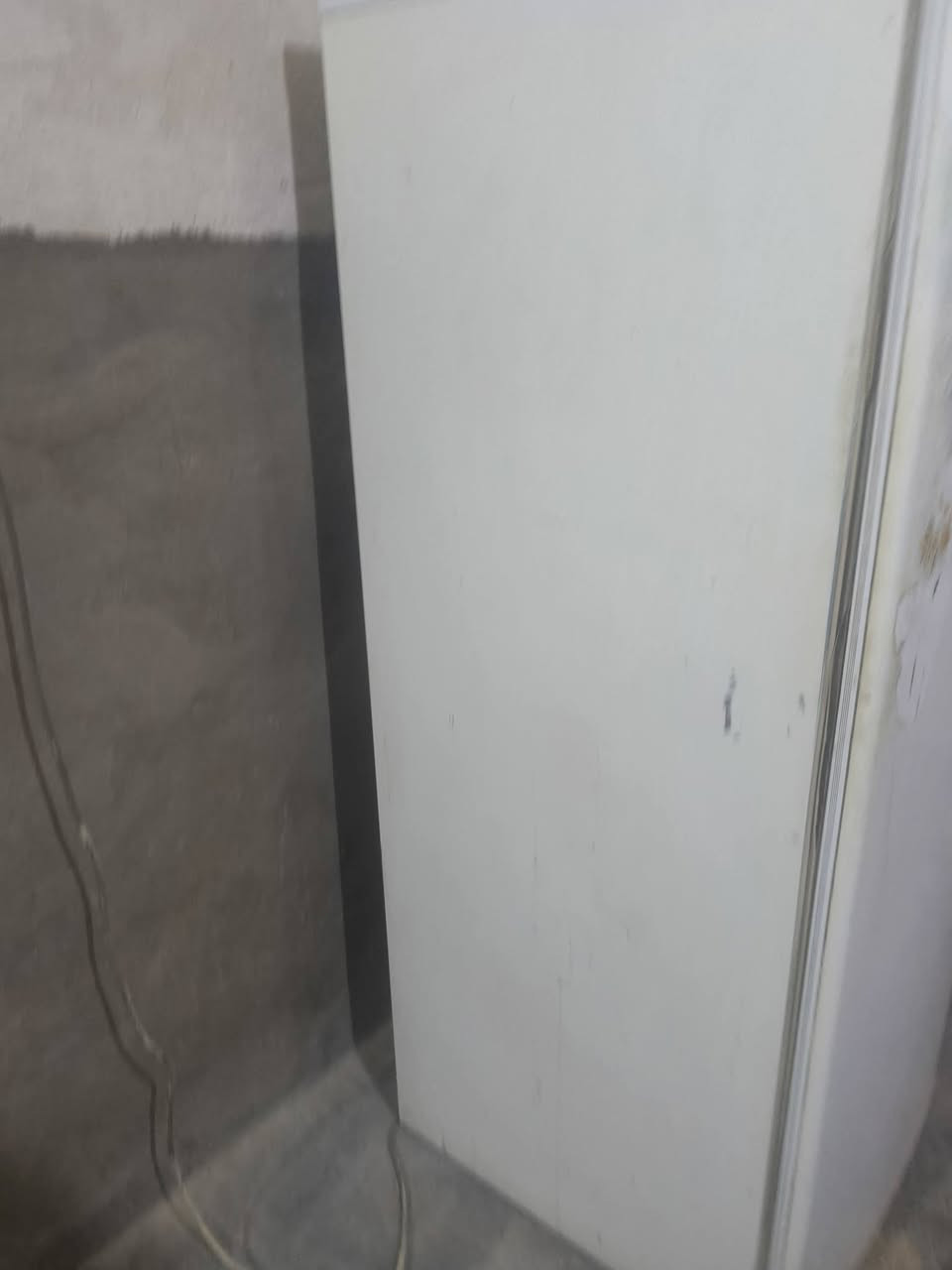 سلام عليكم ثلاجه للبيع شغاله كلشي مابيهه 85وبيهه مجال مكاني نجف مقابل قريه الغدير شارع المطحنه ***********
