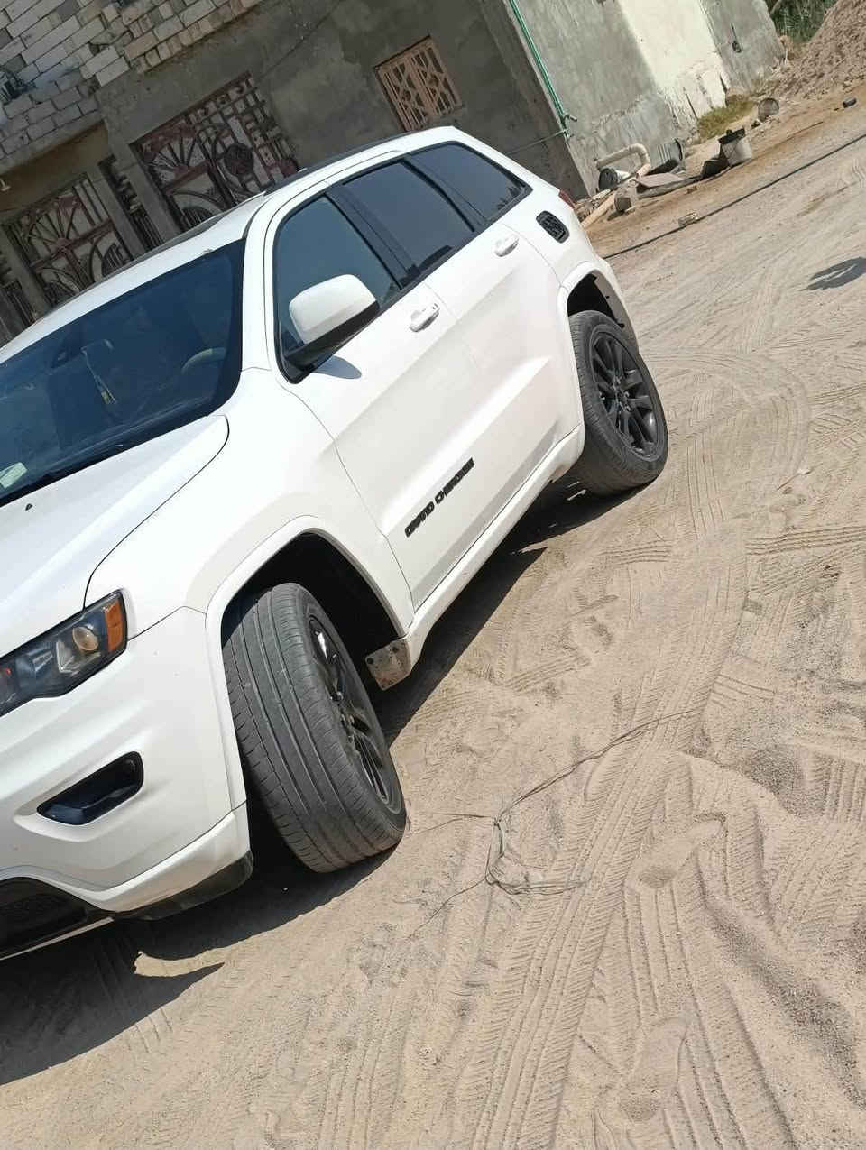 السلام عليكم  سياره للبيع جيب شيروكي موديل ٢٠٢١ وارد أمريكي سياره باسمي رقم بغداد العنوان البصره الاستفسار ***********
