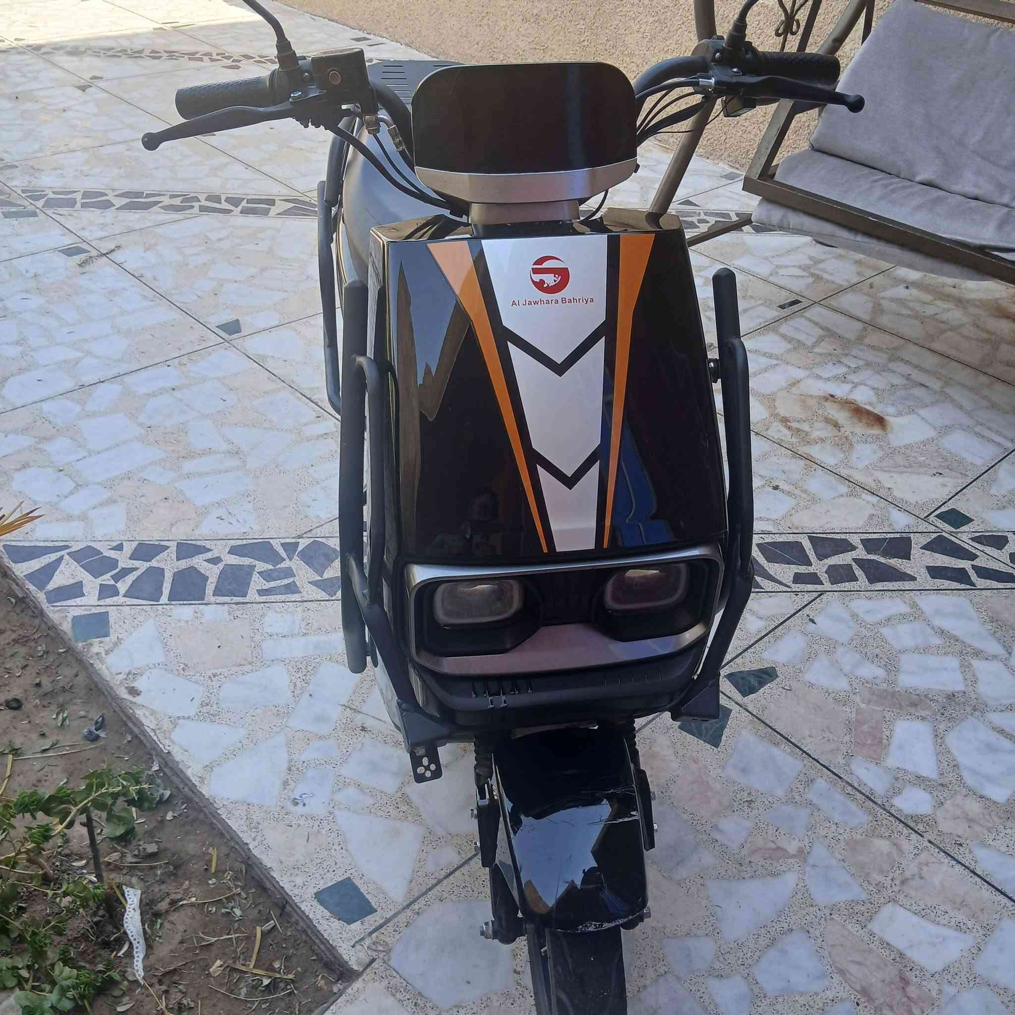 دراجه شحن للبيع ما مبدل بيه اي شي ع نفس حطته من أخذته سعر ٧٠٠ وبي مجال المكان بغداد الجديده *********** موجود واتساب
