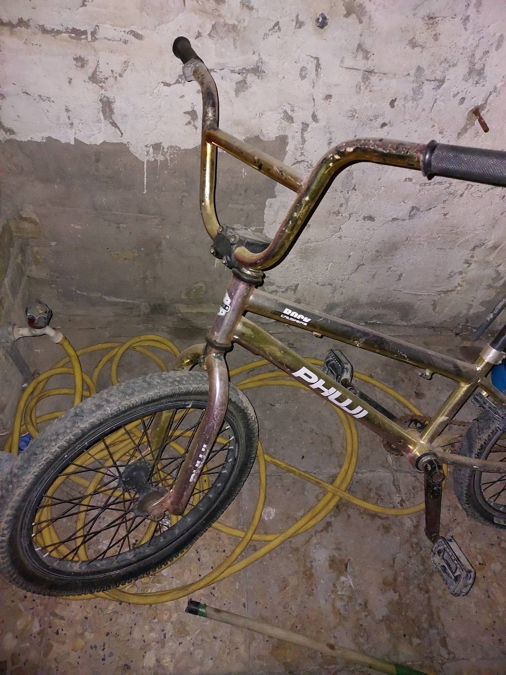 بايسكل نوع BMX. ملون ذهبي سعر 75  
