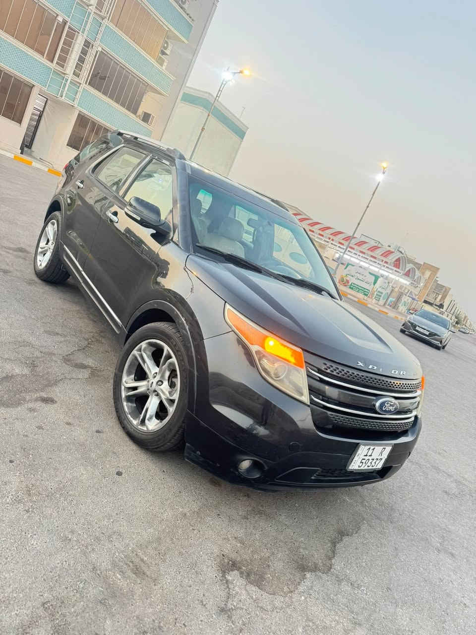 فورد اكسبلور 2013 وارد امريكي 
محرك 6 سلندر حجم 3500 
رقم بغداد مشروع وطني
*بصمة+تشغيل عن بعد 
*7 راكب 3 قطع تبريد
 *كشنات جلد
*كشنات تدفئه
*شاشه كبيره +كامره
*شاشة اعطال 
*تحكمات ستيرن
*ماشيه 134 الف
*الحادث>>> تعديل بارد في الصندوق+ كلير باب ايمن خلفي
مكاني البصره مدينه الامل *********** السعر125
