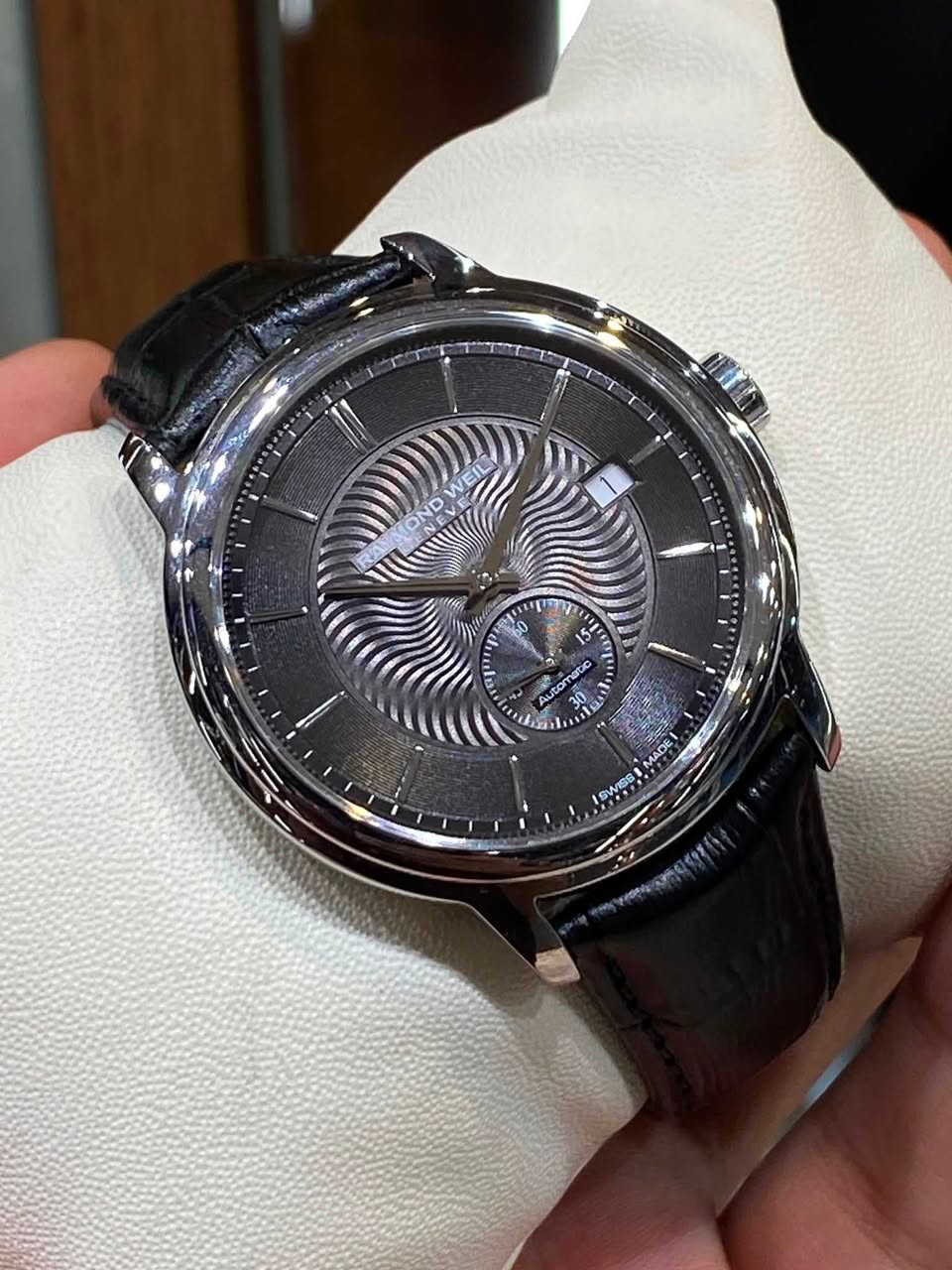 RAYMOND WEIL

MAESTRO

متوفر وكالة مستخدم كالجديد 

كامل المرفقات بدون كرنتي نظافة ‎%‎99

قطر 40

اوتوماتيك 

احتياطي الطاقة 38 ساعة 

سنتر ثواني منفصل 

ماكنه كشف 

توجد خدمة توصيل 

***********
