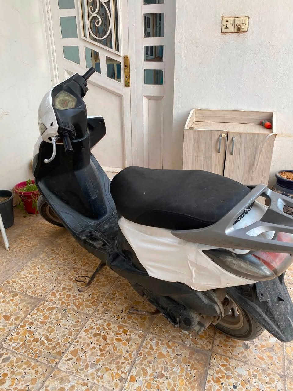 السلام عليكم دراجه سايوم شلعتهه مال بطح ادامة بالجديد على شوفه عينك سعرها ٦٠٠ وبيهه مجال للطيبين ***********
مكاني كربلاء الحر
