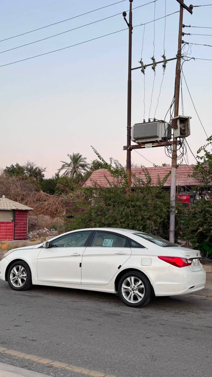 السلام عليكم للبيع
هونداي سـوناتا 2011 خليجي 
رقم صلاح الدين انگليزي بأسمي شخصياً تحويل مباشر سنوية وهزة وفحص جديد قبل يومين 
صبغ السيارة قطعتين تبديل فقط موضح بالسونار والسونار موفق مع المنشور 
محرك وگير وصدر وتخم تاير وتبريد وكهربائيات بشرط 
محرك 2400 دوش 
مري تحكم وشفط 
حساسات خلفية 
شفتات ستيرن 
شاشة كبيرة اندرويد 
5 ويل كب 
سعـر السيارة 108 ورقة وبيها مجال بسيط 
ملاحظة السيارة اجمل من الصور 🩶
مكان السيارة صلاح الدين _ بلد _ الضلوعية 
للاتصال والاستفسار 
***********
