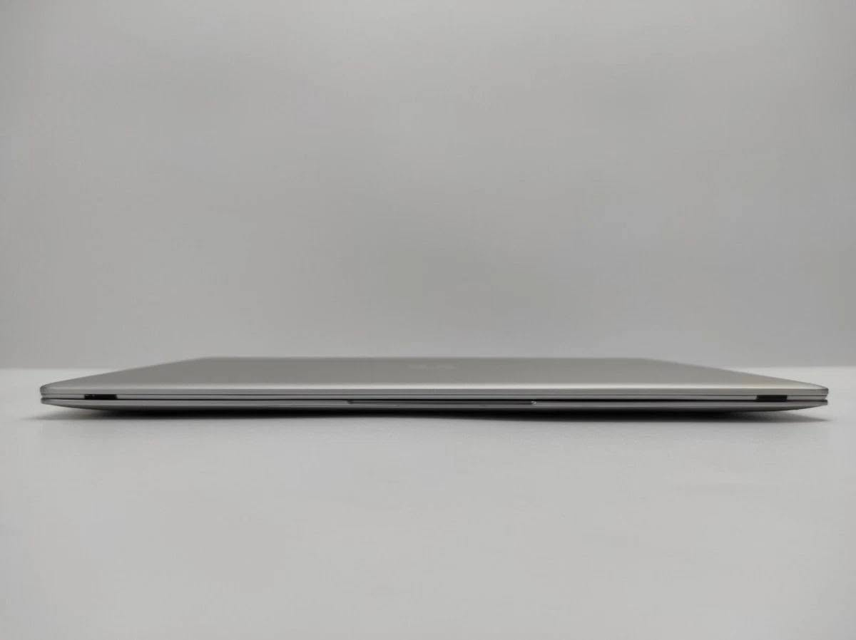 عندي لابتوب TrekStor Primebook C13B

ذاكرة الوصول العشوائي (RAM): بسعة 4 جيجابايت من نوع DDR3.

التخزين الداخلي: بسعة 64 جيجابايت من نوع eMMC السريع نسبياً مقارنة بالقرص الصلب العادي. 

الشاشة: قياس 13.3 بوصة بدقة Full HD (1920x1080) تعمل باللمس وتدعم 10 نقاط لمس متعددة، وتأتي بلوحة IPS لزوايا رؤية واضحة وألوان جيدة.

سعرة 120 الف قفل مناسب للالعاب والدراسة 

للتواصل والاستفسار 
***********
